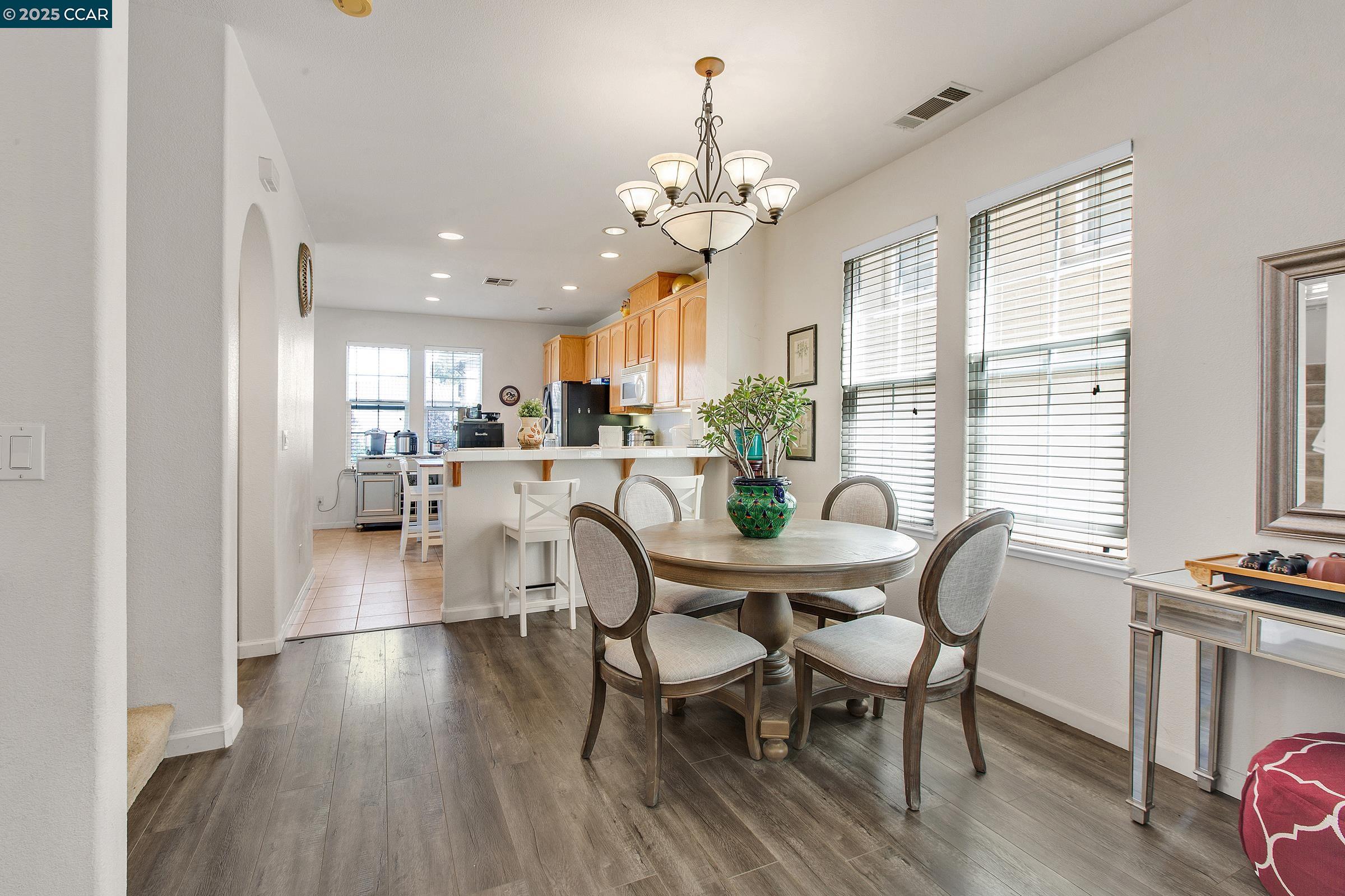 Detail Gallery Image 3 of 36 For 5349 Eagle Court, Richmond,  CA 94806 - 3 Beds | 3/1 Baths