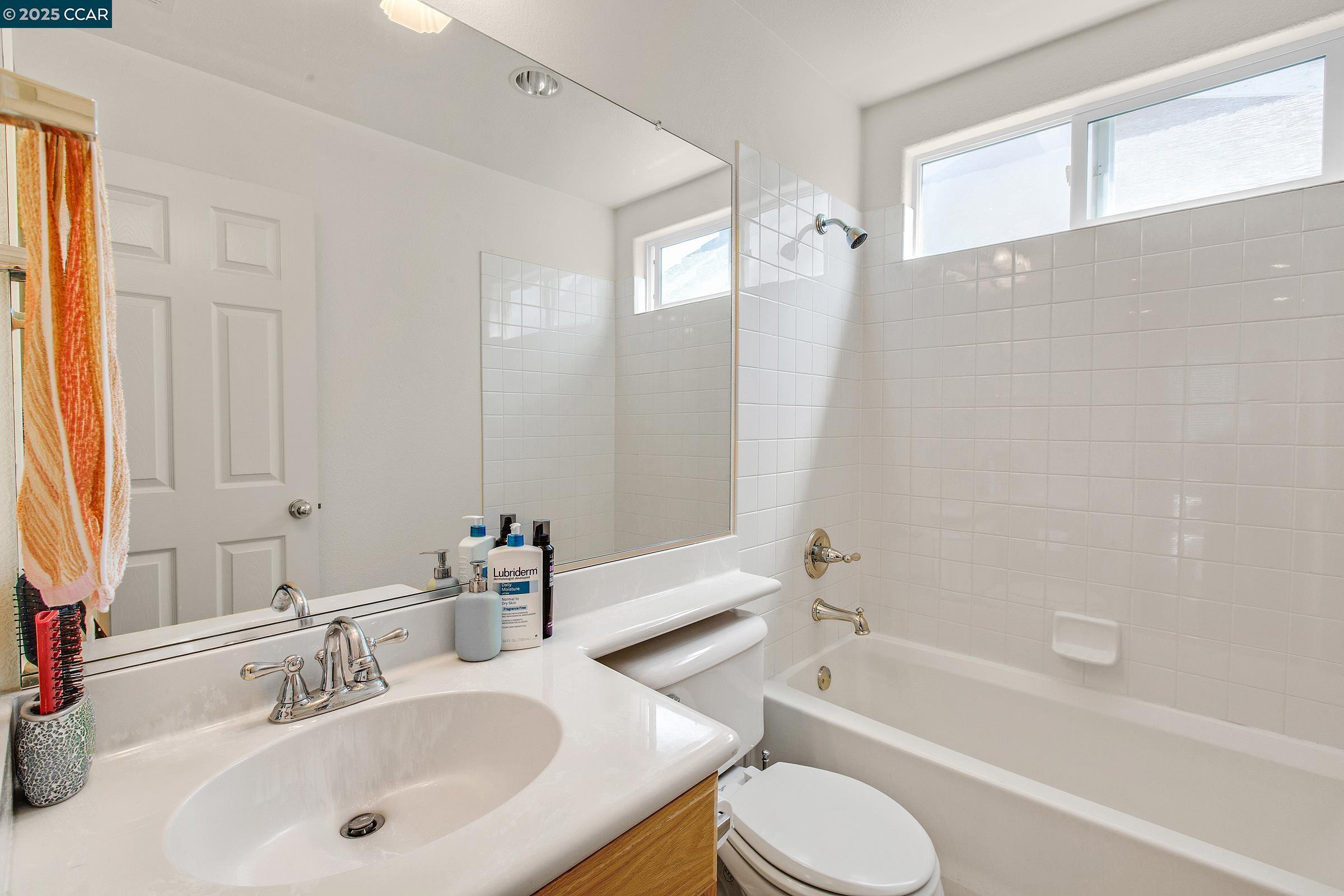 Detail Gallery Image 24 of 36 For 5349 Eagle Court, Richmond,  CA 94806 - 3 Beds | 3/1 Baths