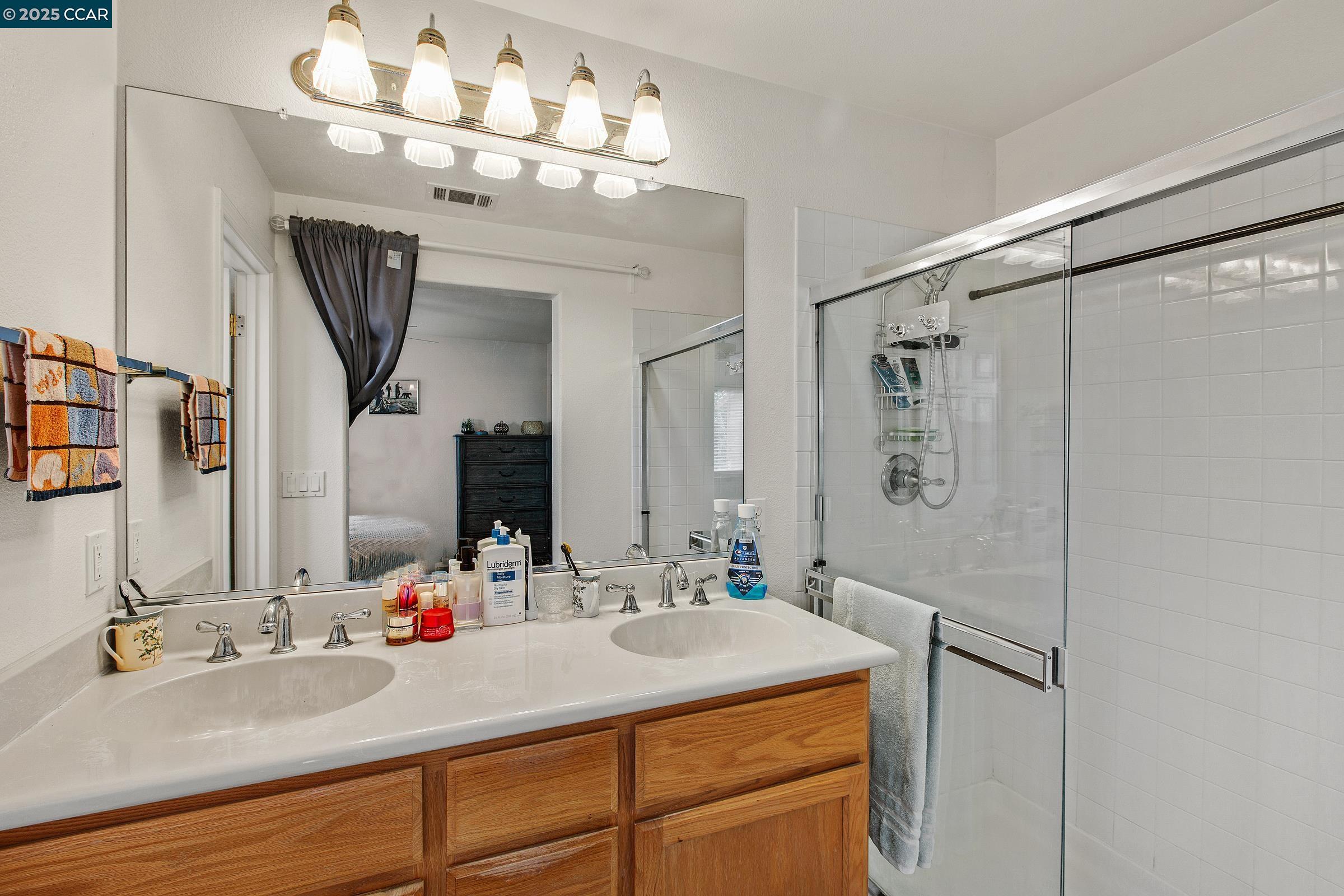 Detail Gallery Image 25 of 36 For 5349 Eagle Court, Richmond,  CA 94806 - 3 Beds | 3/1 Baths