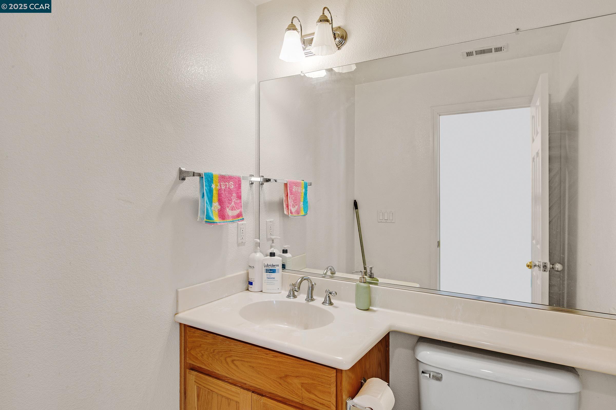 Detail Gallery Image 28 of 36 For 5349 Eagle Court, Richmond,  CA 94806 - 3 Beds | 3/1 Baths