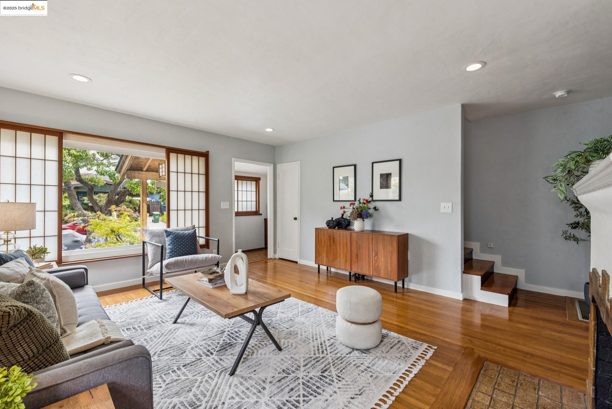 Detail Gallery Image 12 of 57 For 2416 Valley St, Berkeley,  CA 94702 - 2 Beds | 1 Baths