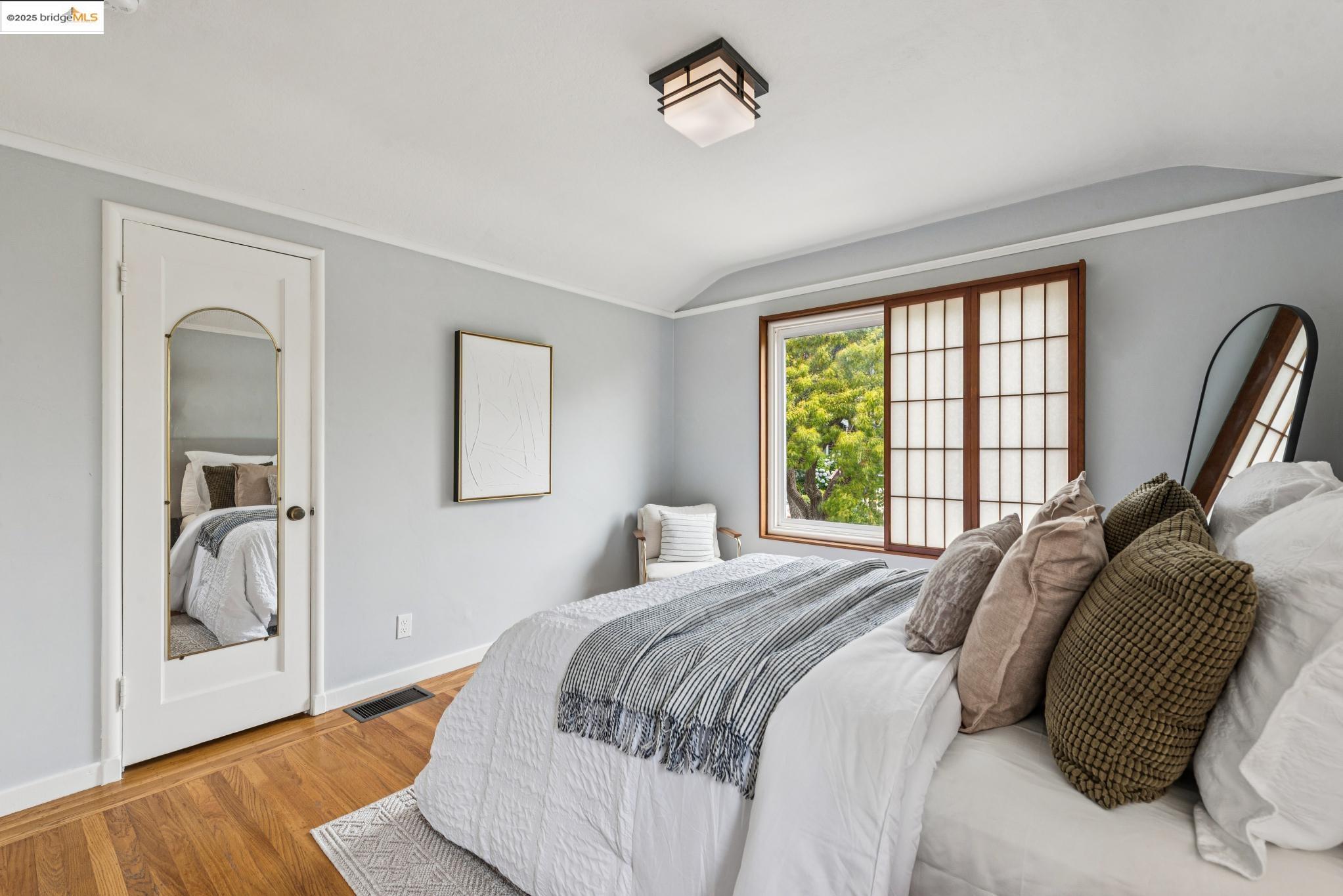 Detail Gallery Image 24 of 57 For 2416 Valley St, Berkeley,  CA 94702 - 2 Beds | 1 Baths