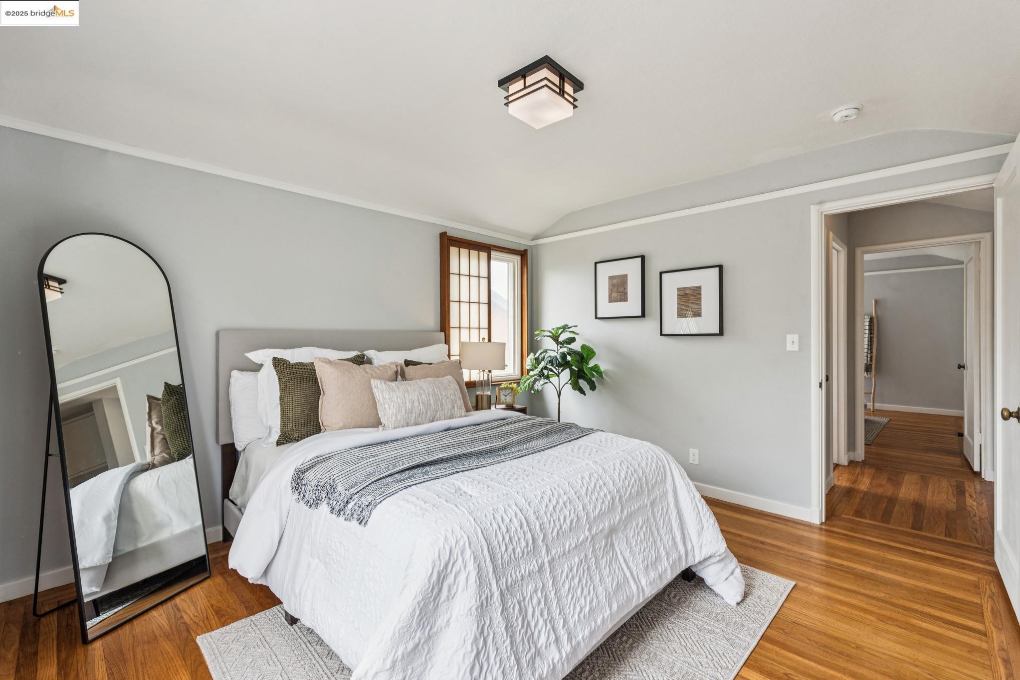 Detail Gallery Image 25 of 57 For 2416 Valley St, Berkeley,  CA 94702 - 2 Beds | 1 Baths