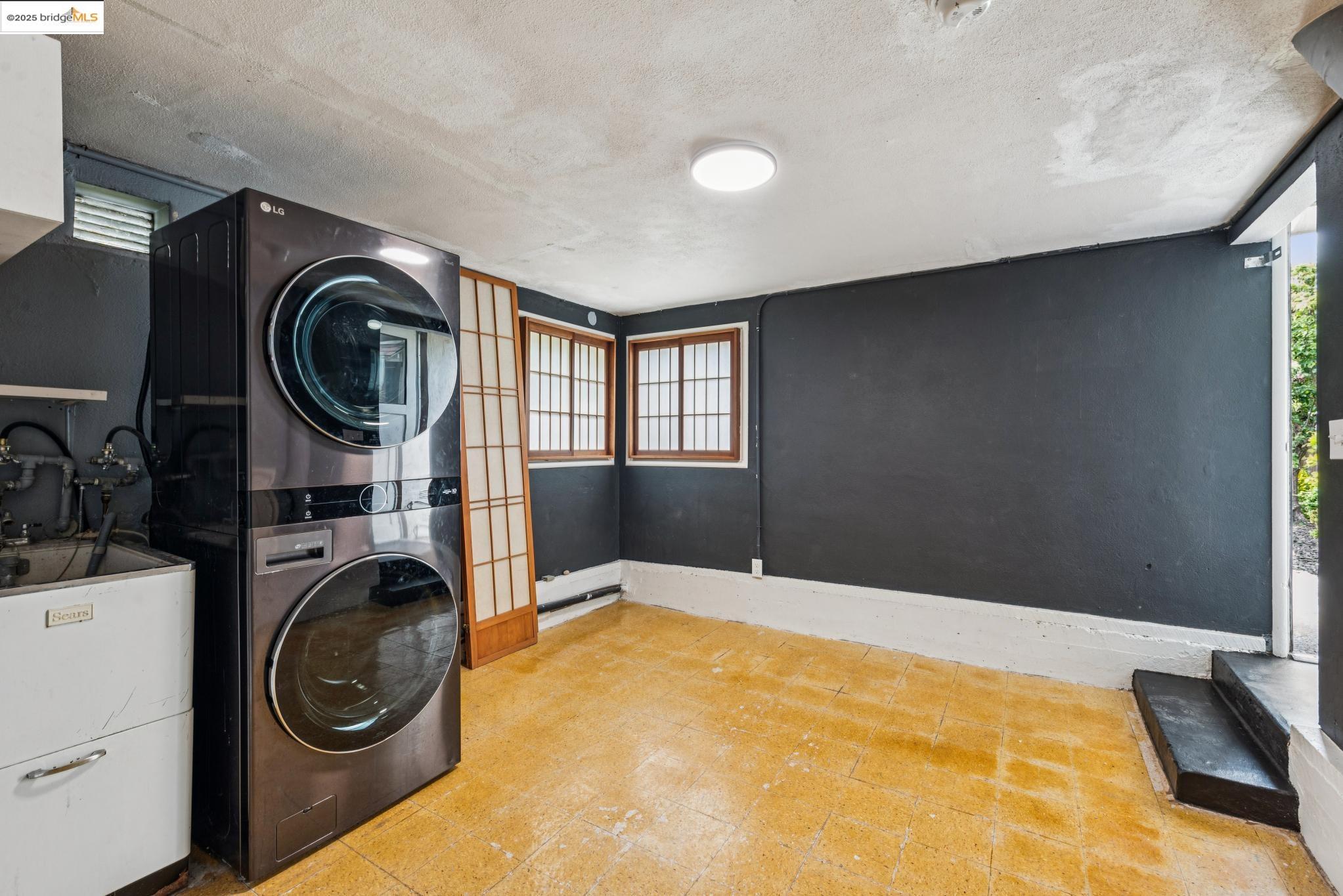 Detail Gallery Image 32 of 57 For 2416 Valley St, Berkeley,  CA 94702 - 2 Beds | 1 Baths