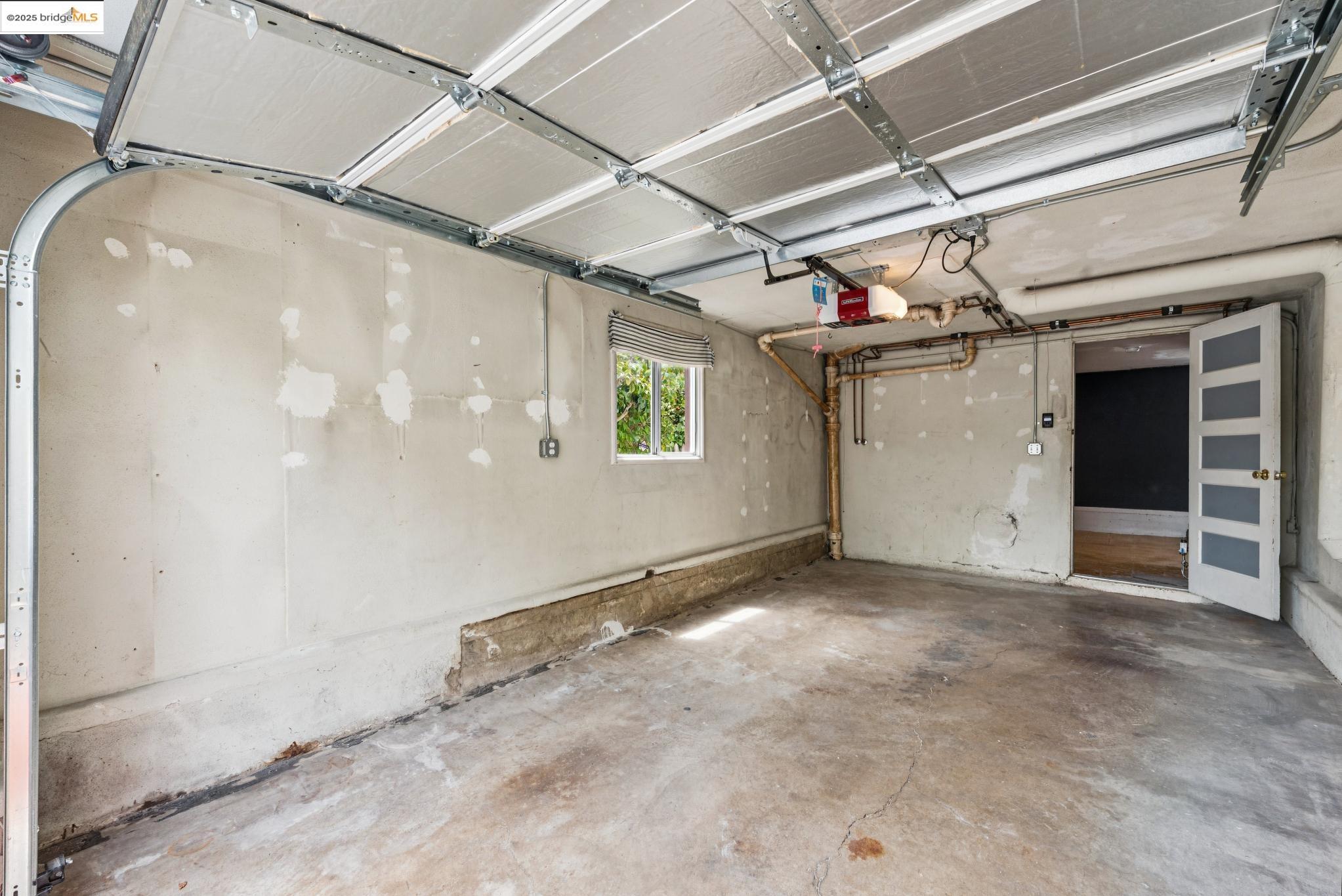Detail Gallery Image 33 of 57 For 2416 Valley St, Berkeley,  CA 94702 - 2 Beds | 1 Baths