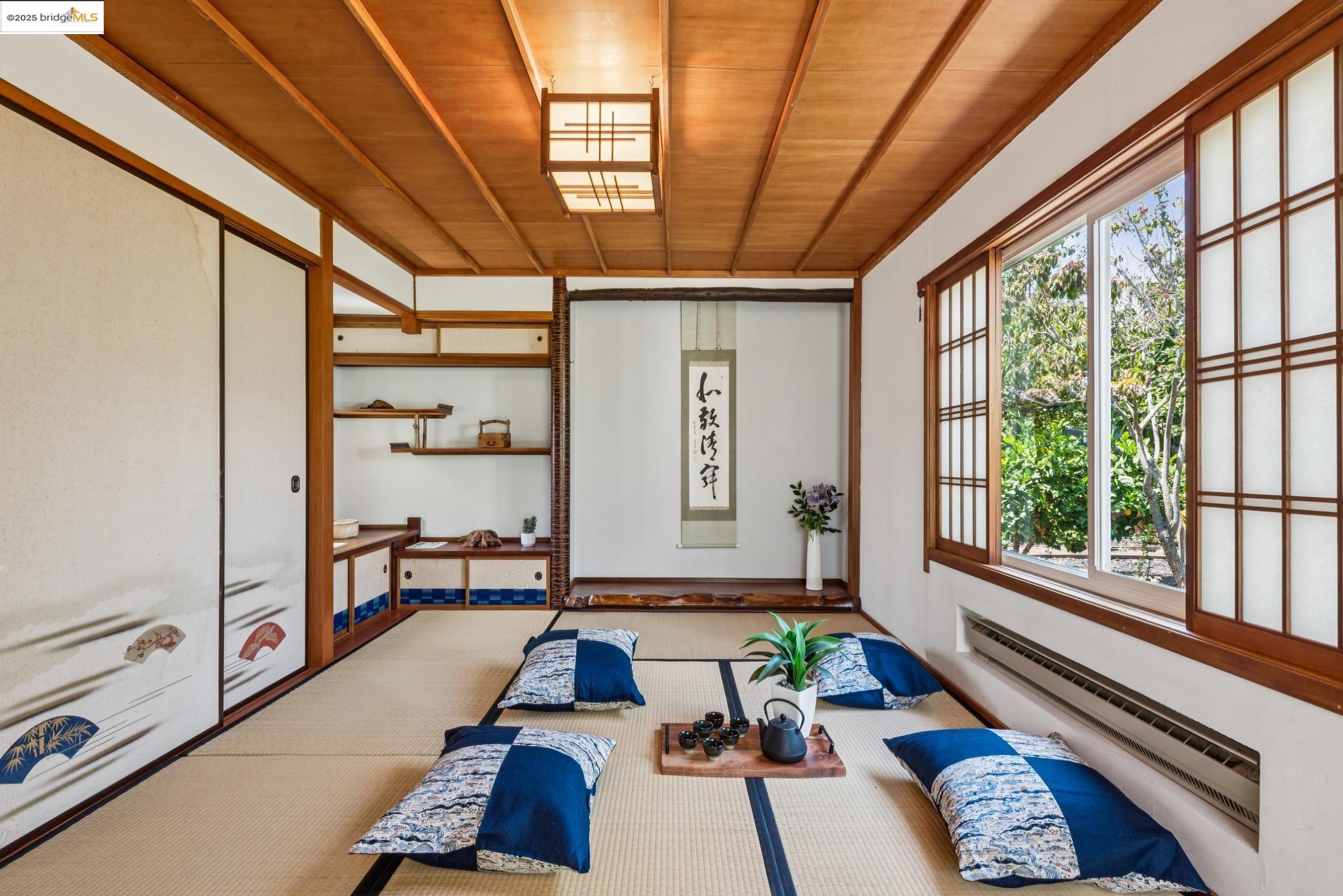 Detail Gallery Image 36 of 57 For 2416 Valley St, Berkeley,  CA 94702 - 2 Beds | 1 Baths