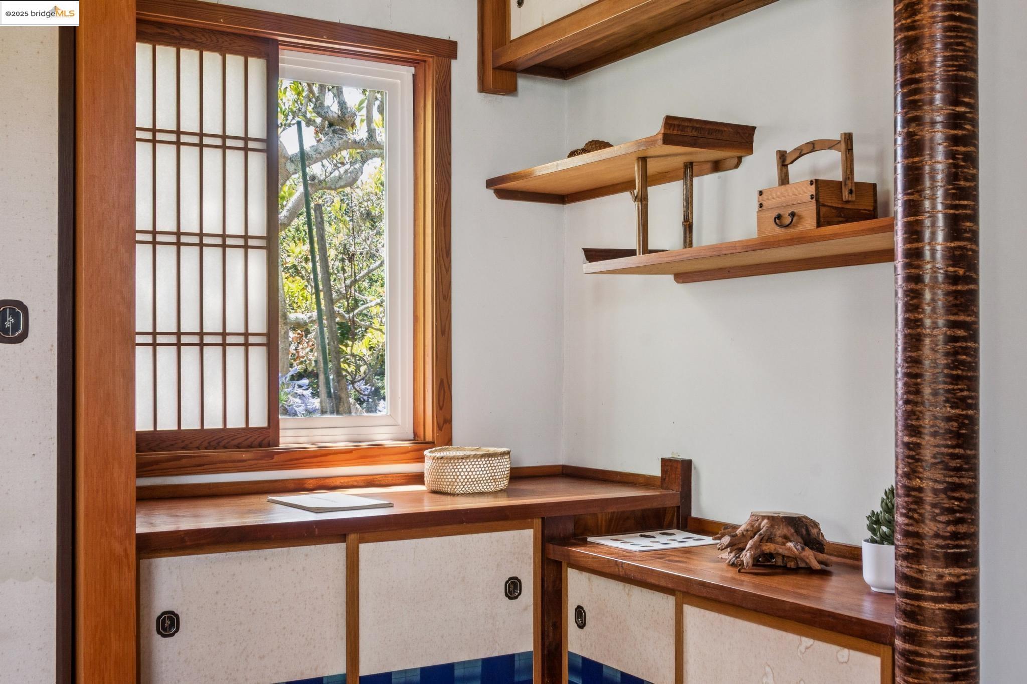 Detail Gallery Image 38 of 57 For 2416 Valley St, Berkeley,  CA 94702 - 2 Beds | 1 Baths