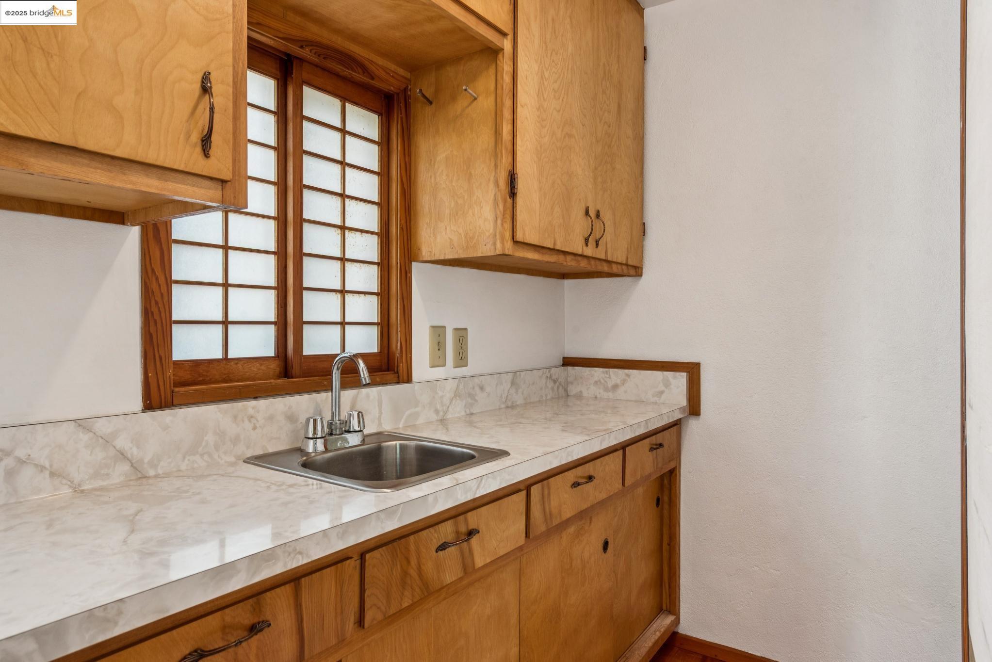 Detail Gallery Image 39 of 57 For 2416 Valley St, Berkeley,  CA 94702 - 2 Beds | 1 Baths