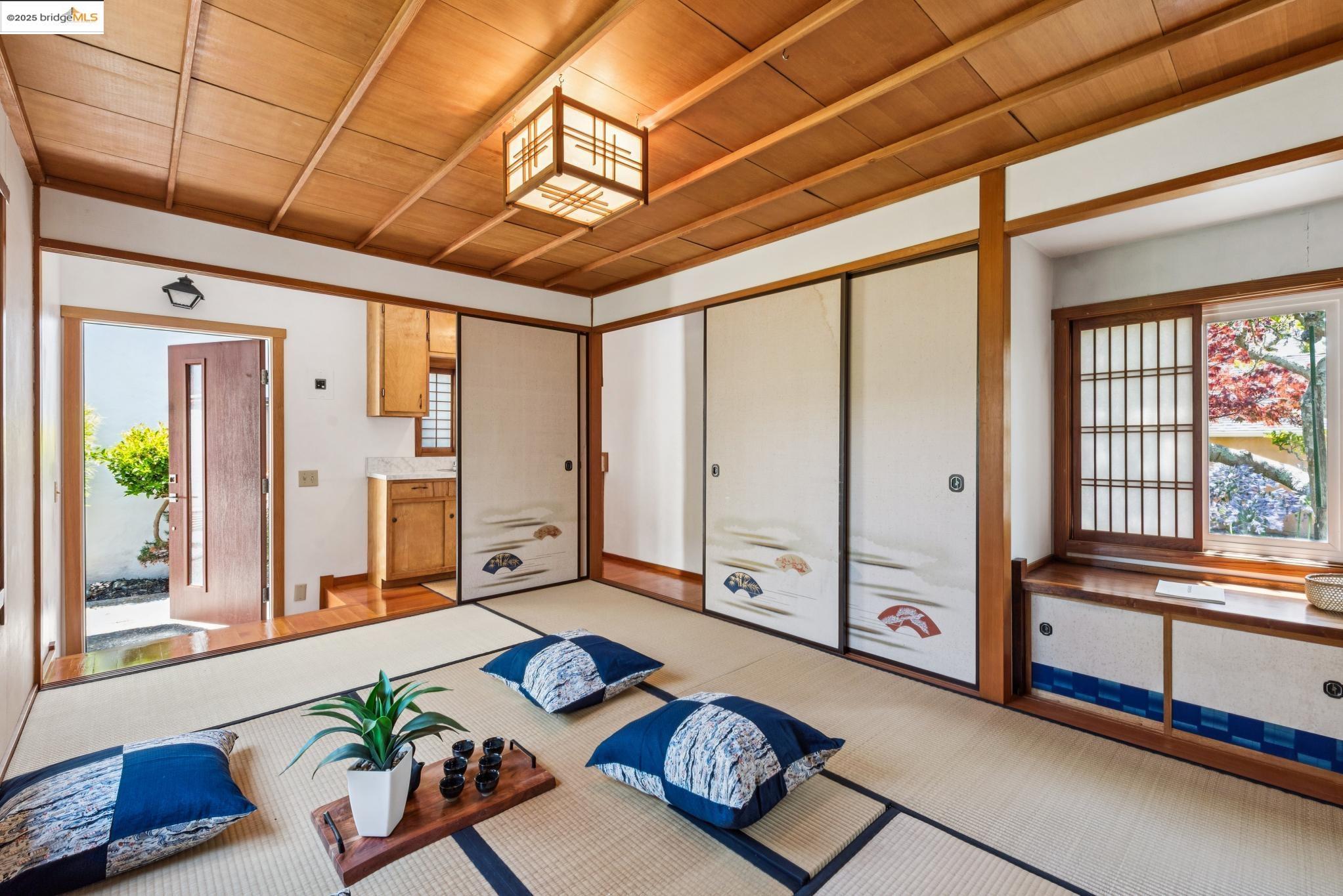 Detail Gallery Image 40 of 57 For 2416 Valley St, Berkeley,  CA 94702 - 2 Beds | 1 Baths