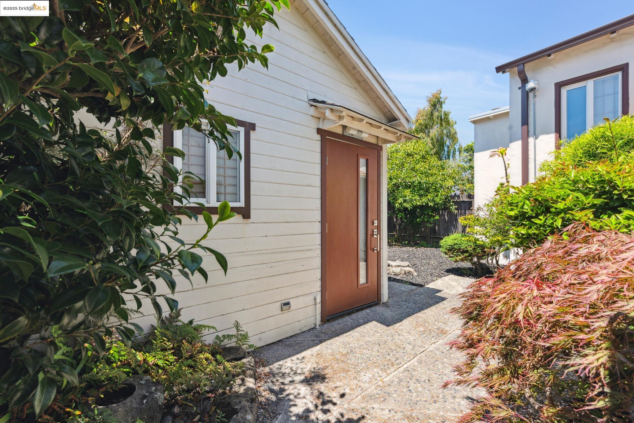 Detail Gallery Image 41 of 57 For 2416 Valley St, Berkeley,  CA 94702 - 2 Beds | 1 Baths