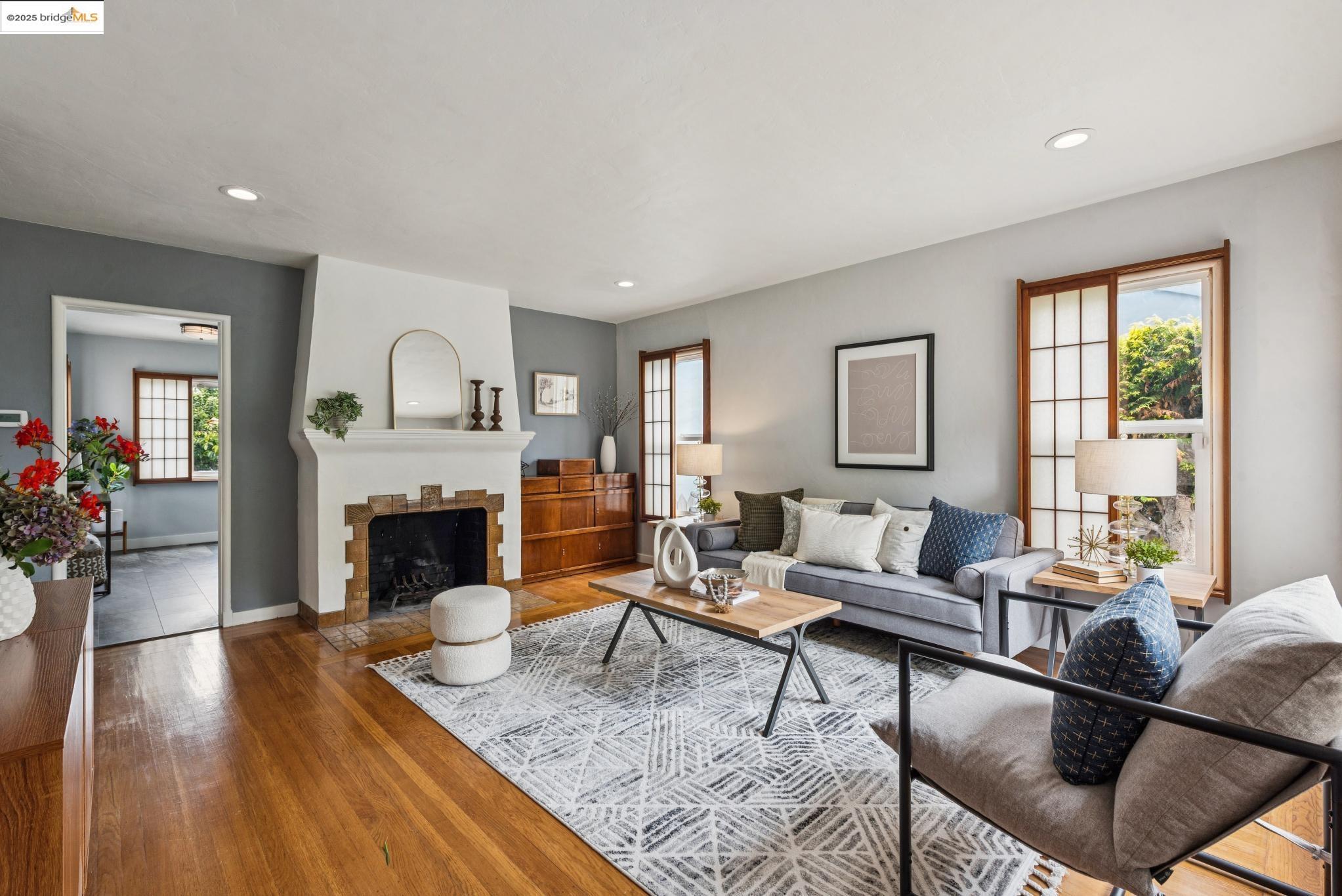 Detail Gallery Image 8 of 57 For 2416 Valley St, Berkeley,  CA 94702 - 2 Beds | 1 Baths