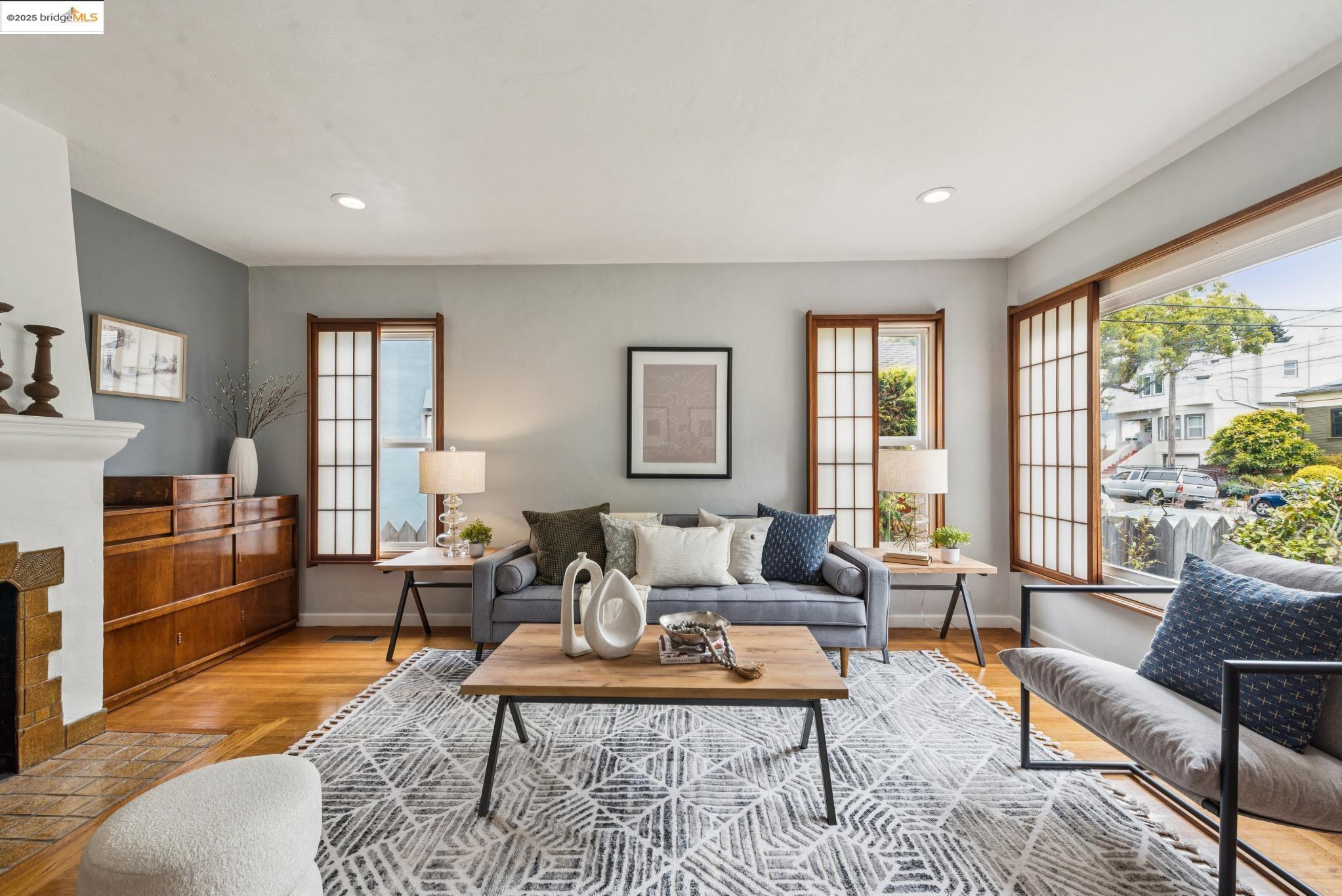 Detail Gallery Image 9 of 57 For 2416 Valley St, Berkeley,  CA 94702 - 2 Beds | 1 Baths