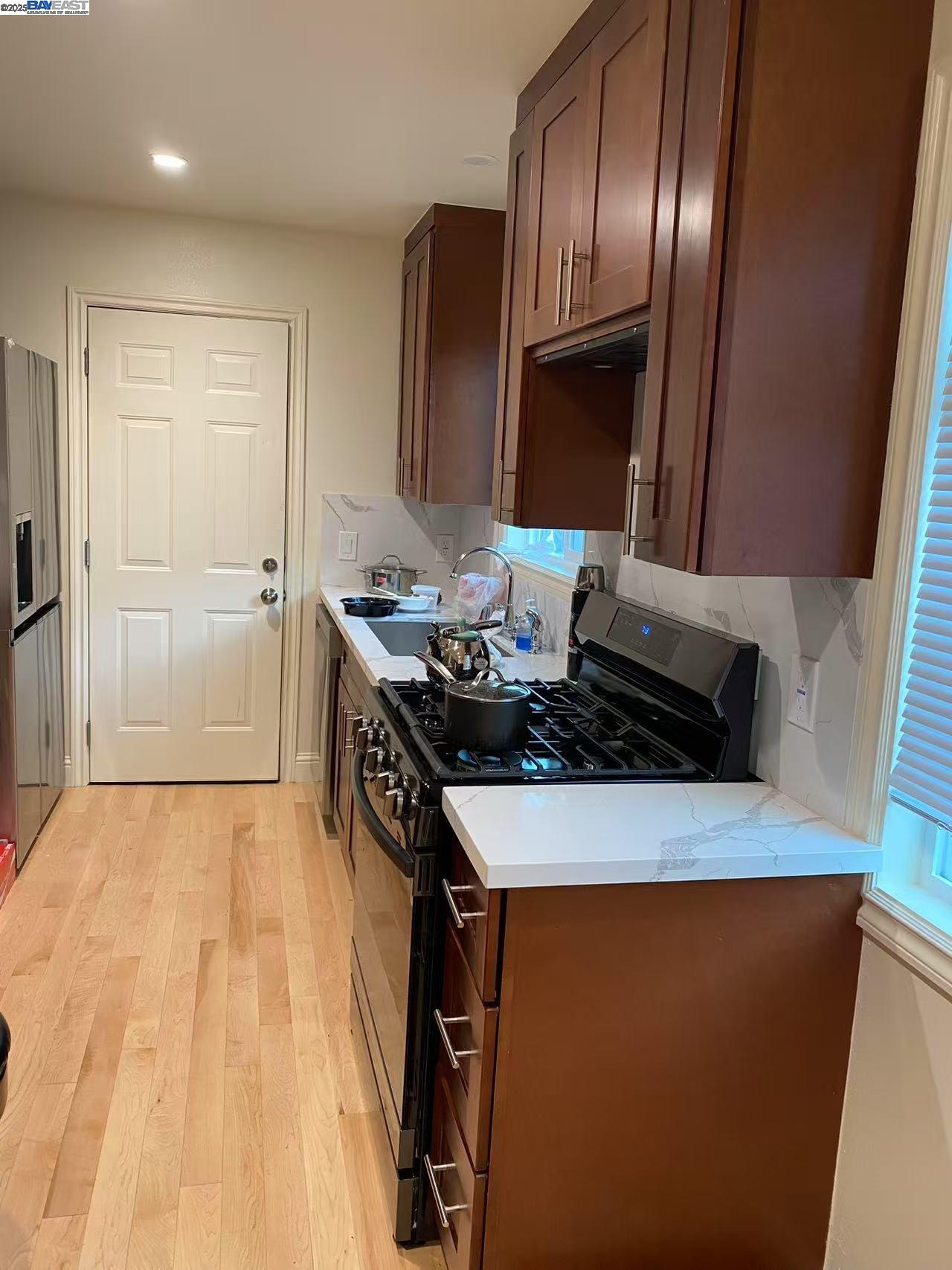 Detail Gallery Image 5 of 11 For 1631 via Ventana, San Lorenzo,  CA 94580 - 5 Beds | 2/1 Baths