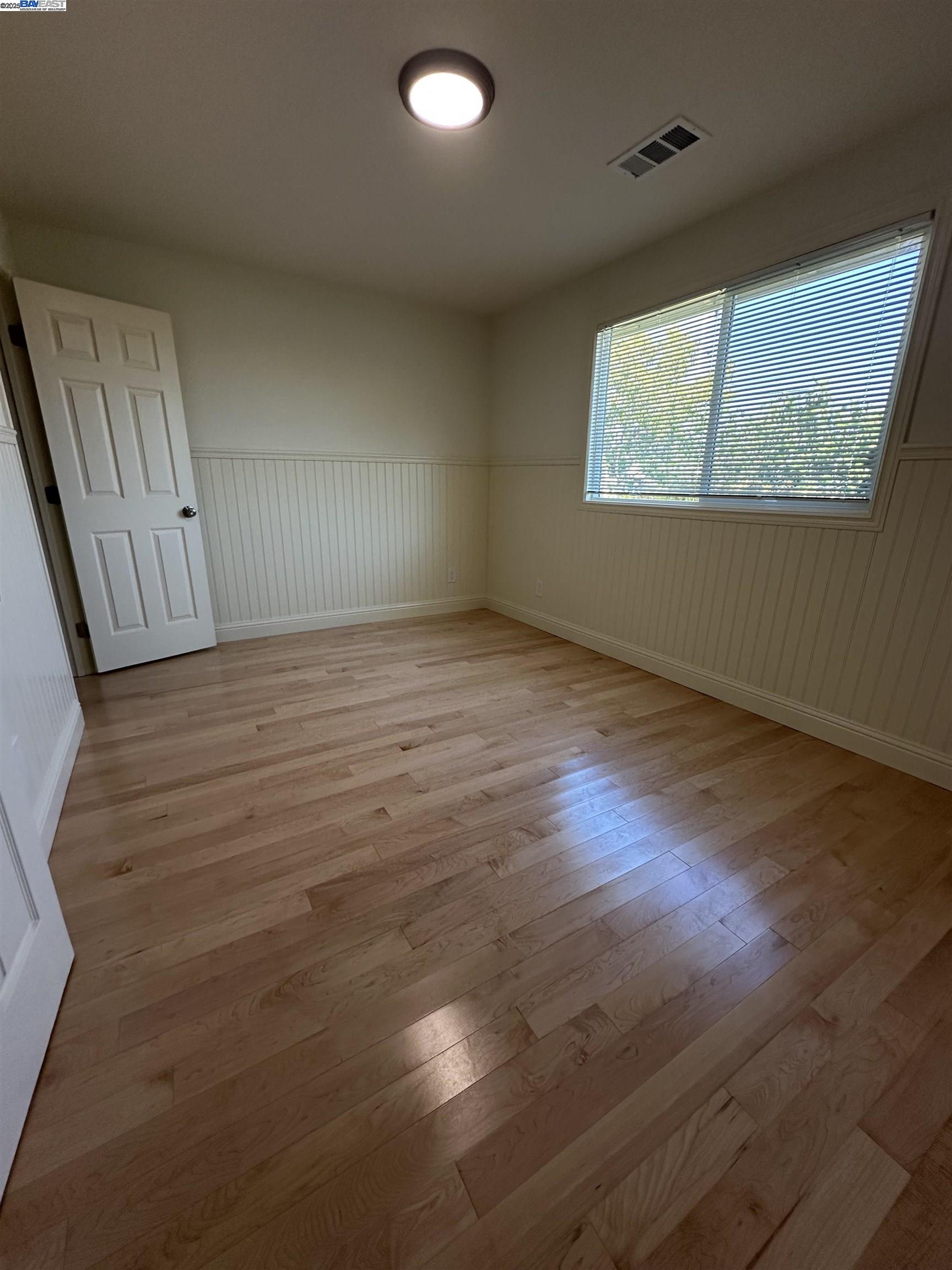 Detail Gallery Image 7 of 11 For 1631 via Ventana, San Lorenzo,  CA 94580 - 5 Beds | 2/1 Baths