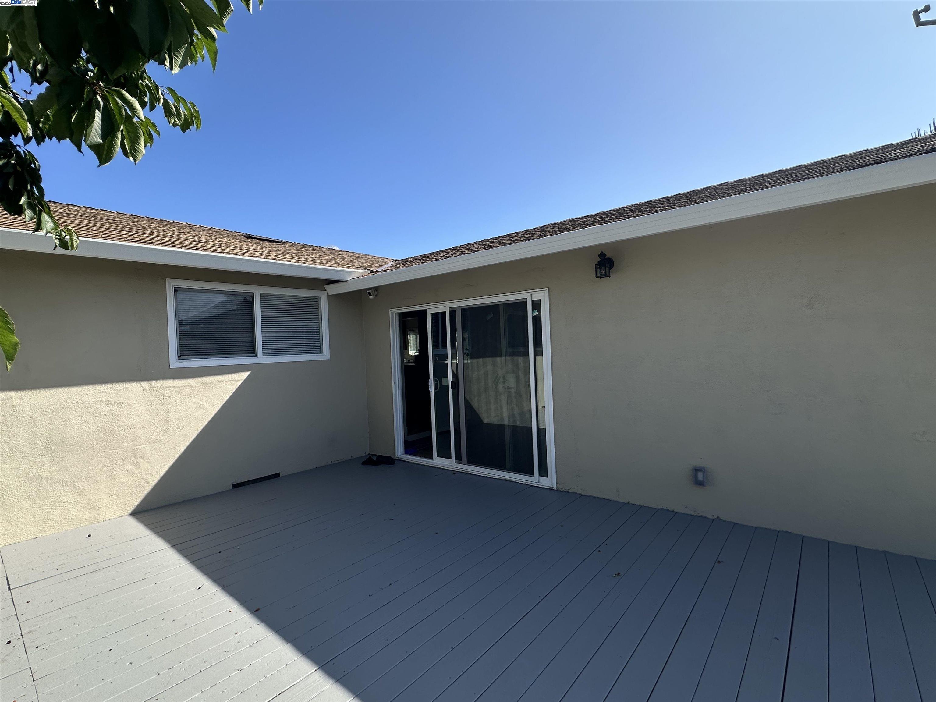 Detail Gallery Image 10 of 11 For 1631 via Ventana, San Lorenzo,  CA 94580 - 5 Beds | 2/1 Baths