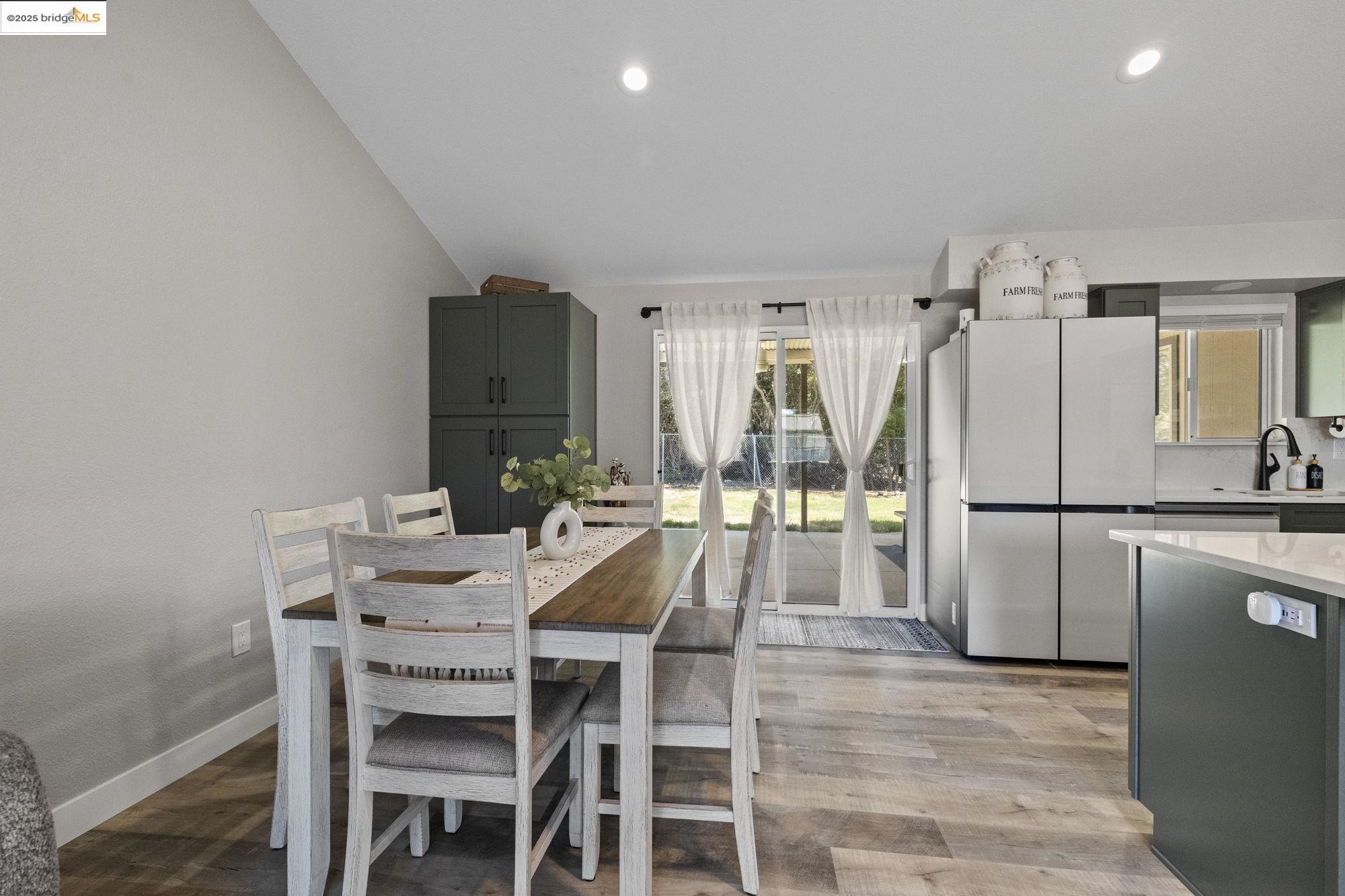 Detail Gallery Image 6 of 26 For 10855 Robinwood Ln, Sonora,  CA 95370 - 3 Beds | 2 Baths