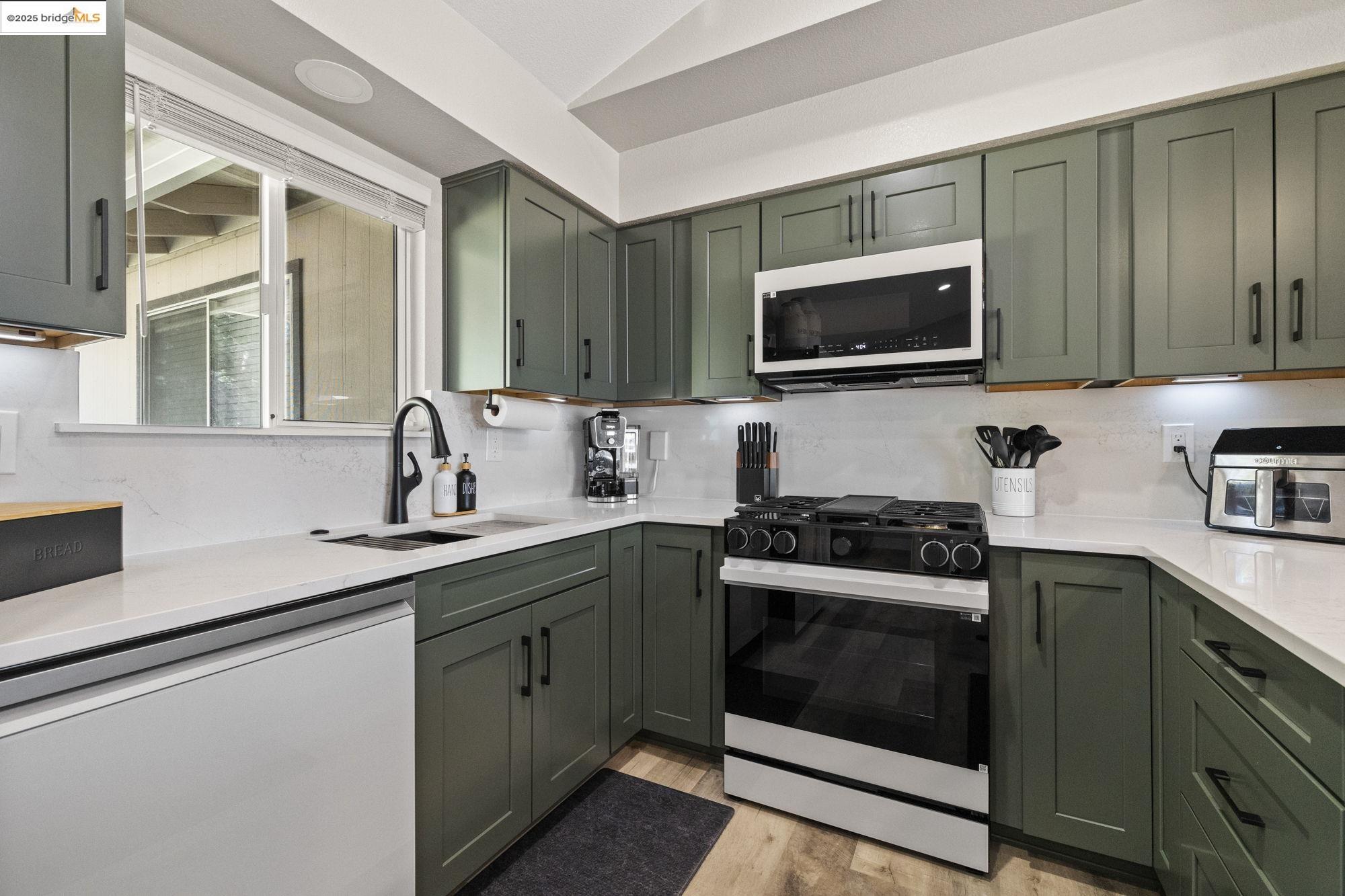 Detail Gallery Image 9 of 26 For 10855 Robinwood Ln, Sonora,  CA 95370 - 3 Beds | 2 Baths