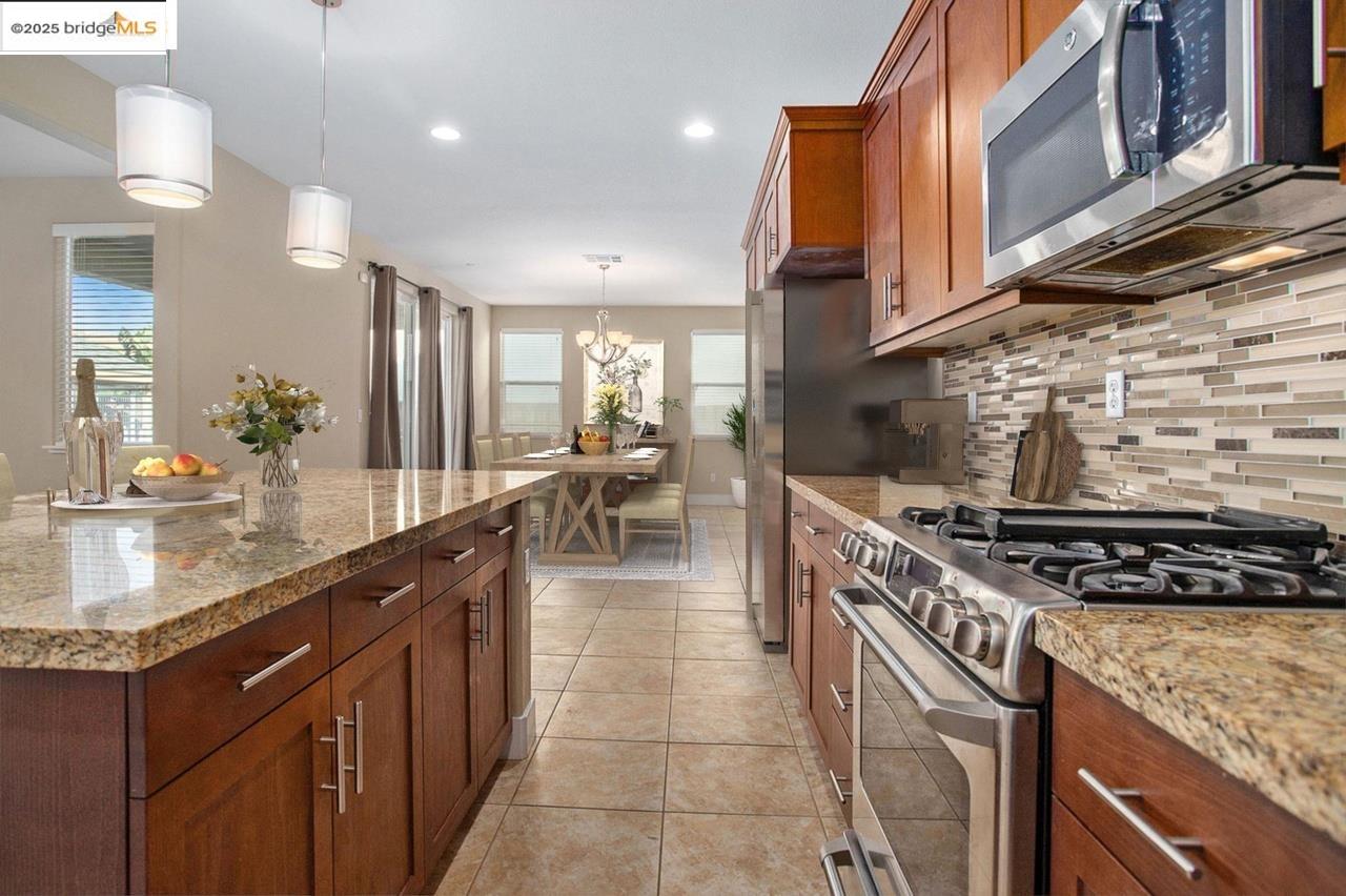 Detail Gallery Image 3 of 33 For 605 Brinwood Way, Oakley,  CA 94561 - 4 Beds | 3 Baths