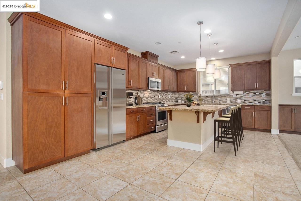 Detail Gallery Image 4 of 33 For 605 Brinwood Way, Oakley,  CA 94561 - 4 Beds | 3 Baths