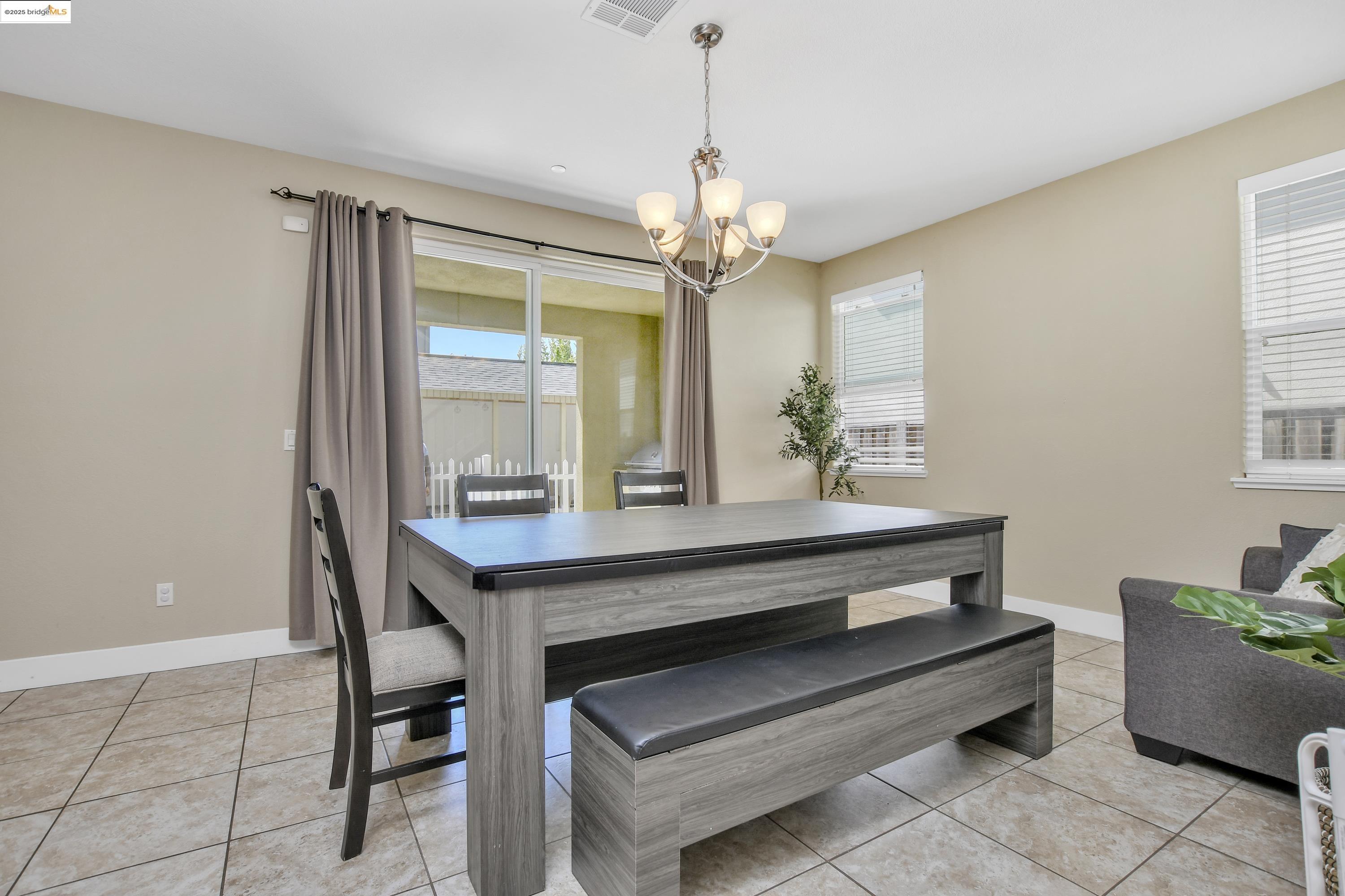 Detail Gallery Image 7 of 33 For 605 Brinwood Way, Oakley,  CA 94561 - 4 Beds | 3 Baths