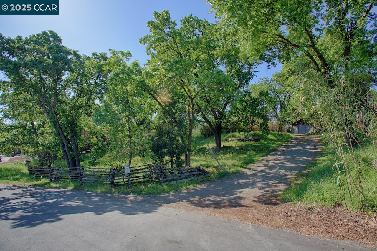 Detail Gallery Image 20 of 33 For 211 Vallecito Ln, Walnut Creek,  CA 94596 - 6 Beds | 4 Baths