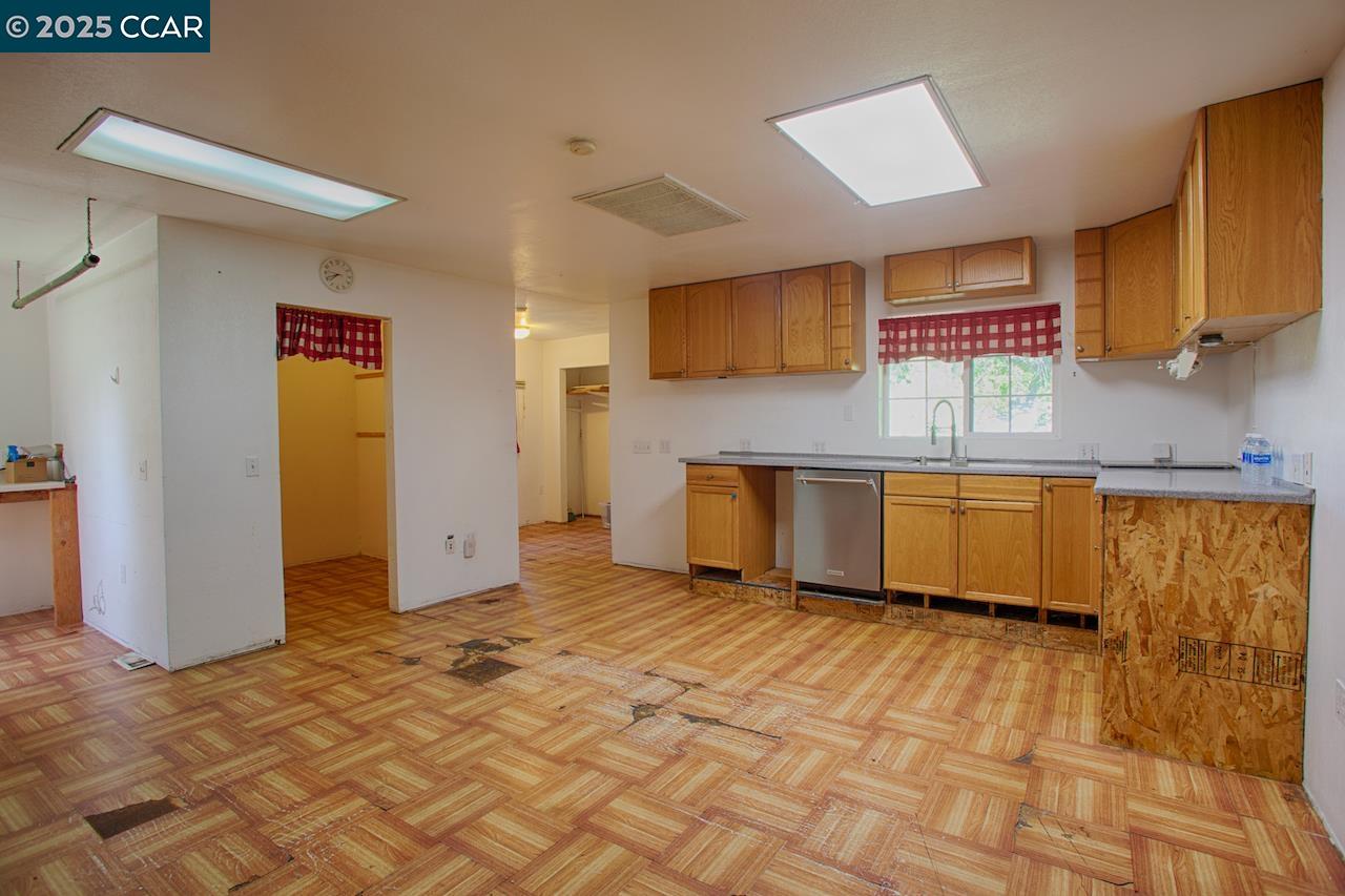 Detail Gallery Image 28 of 33 For 211 Vallecito Ln, Walnut Creek,  CA 94596 - 6 Beds | 4 Baths