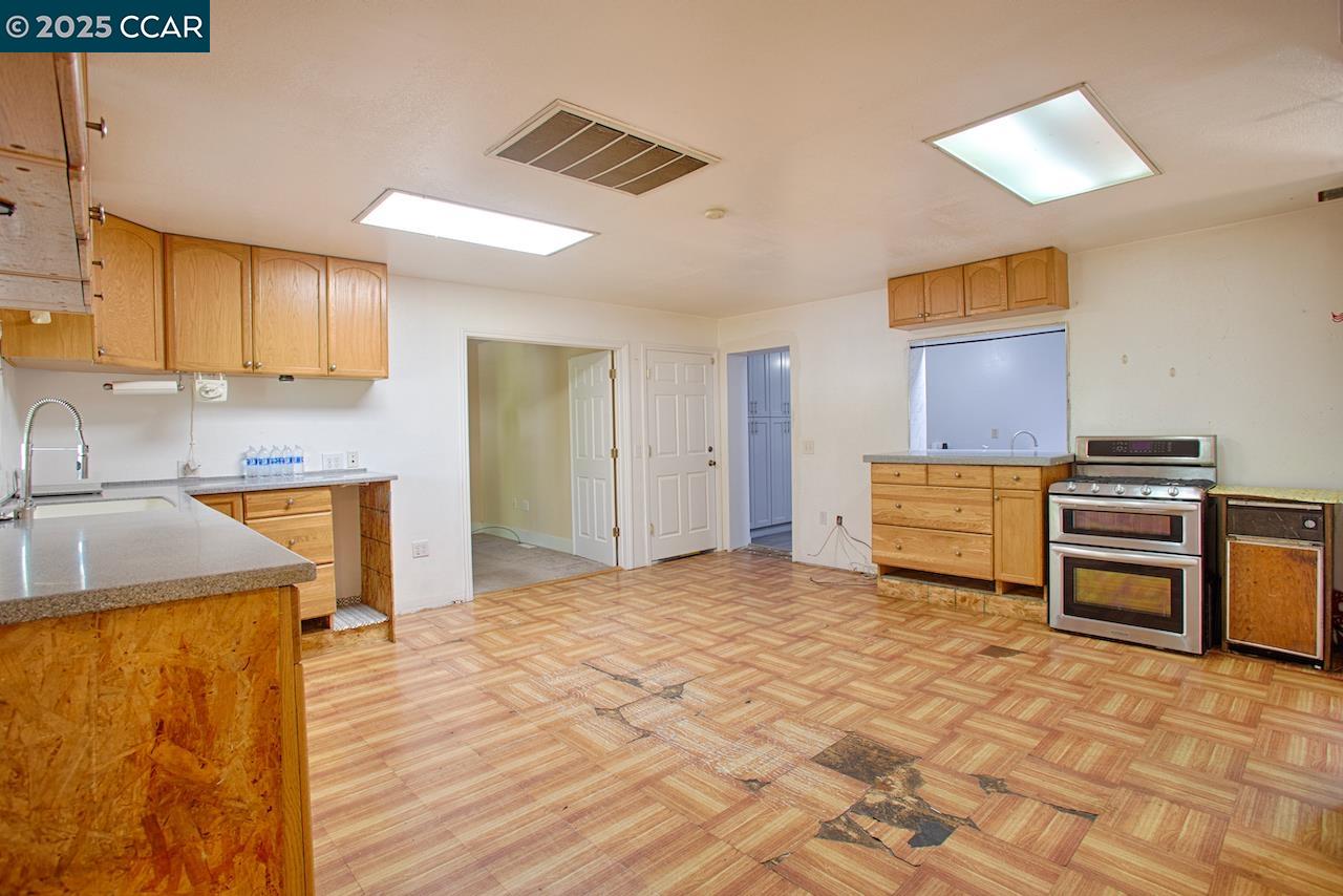 Detail Gallery Image 29 of 33 For 211 Vallecito Ln, Walnut Creek,  CA 94596 - 6 Beds | 4 Baths