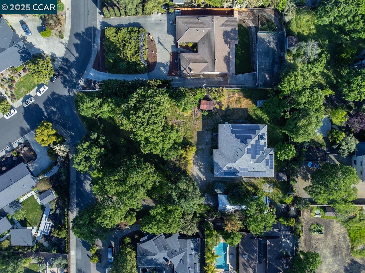 Detail Gallery Image 4 of 33 For 211 Vallecito Ln, Walnut Creek,  CA 94596 - 6 Beds | 4 Baths