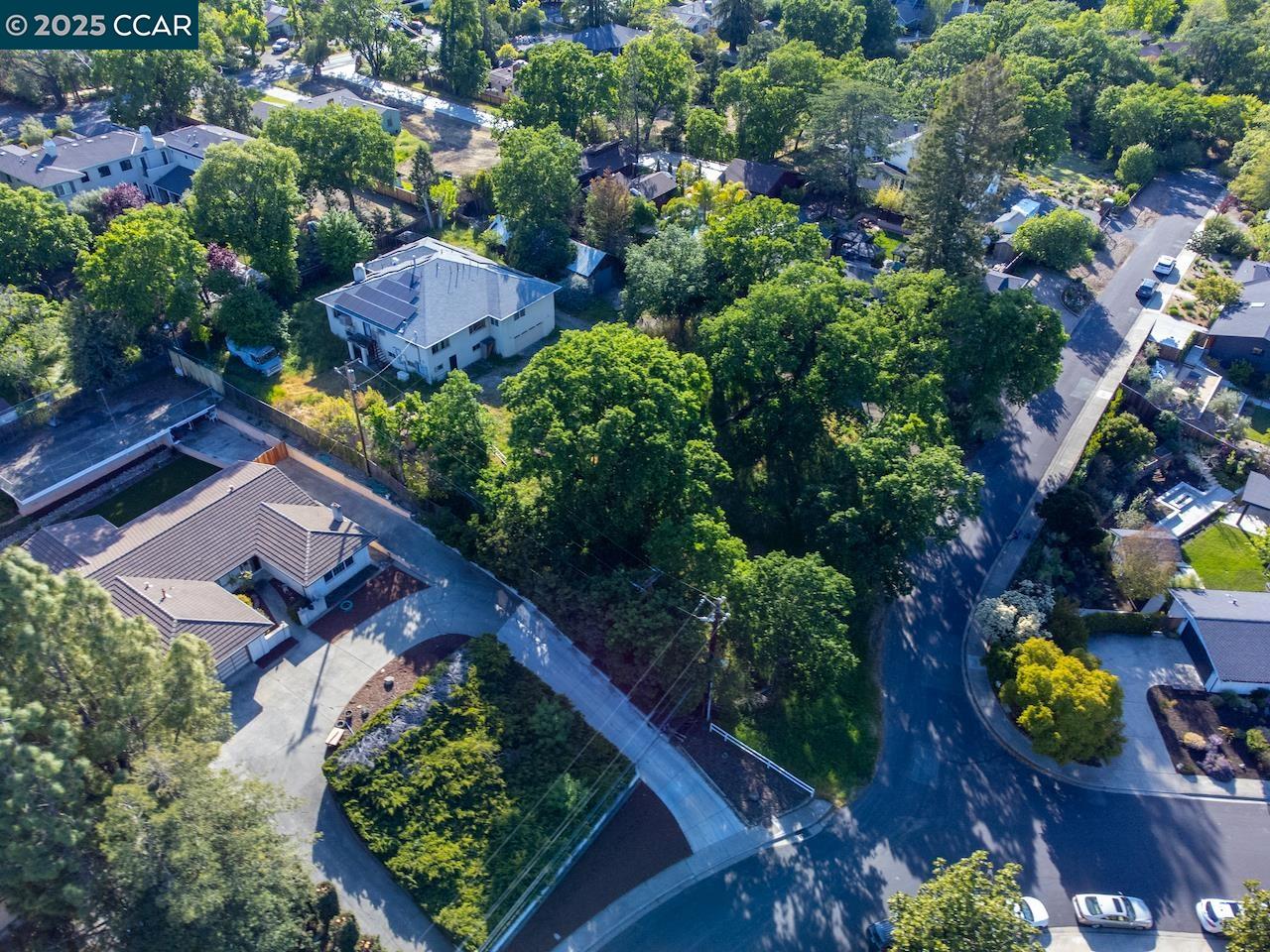 Detail Gallery Image 6 of 33 For 211 Vallecito Ln, Walnut Creek,  CA 94596 - 6 Beds | 4 Baths