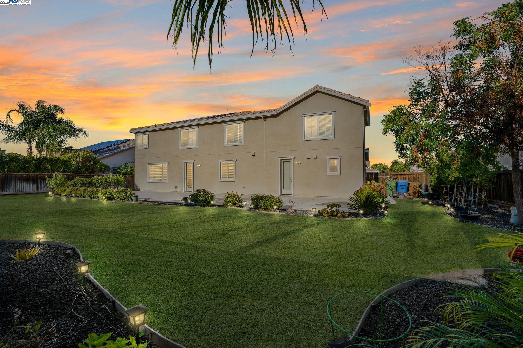 Detail Gallery Image 2 of 27 For 2255 Sugarloaf Ct, Brentwood,  CA 94513 - 6 Beds | 4 Baths