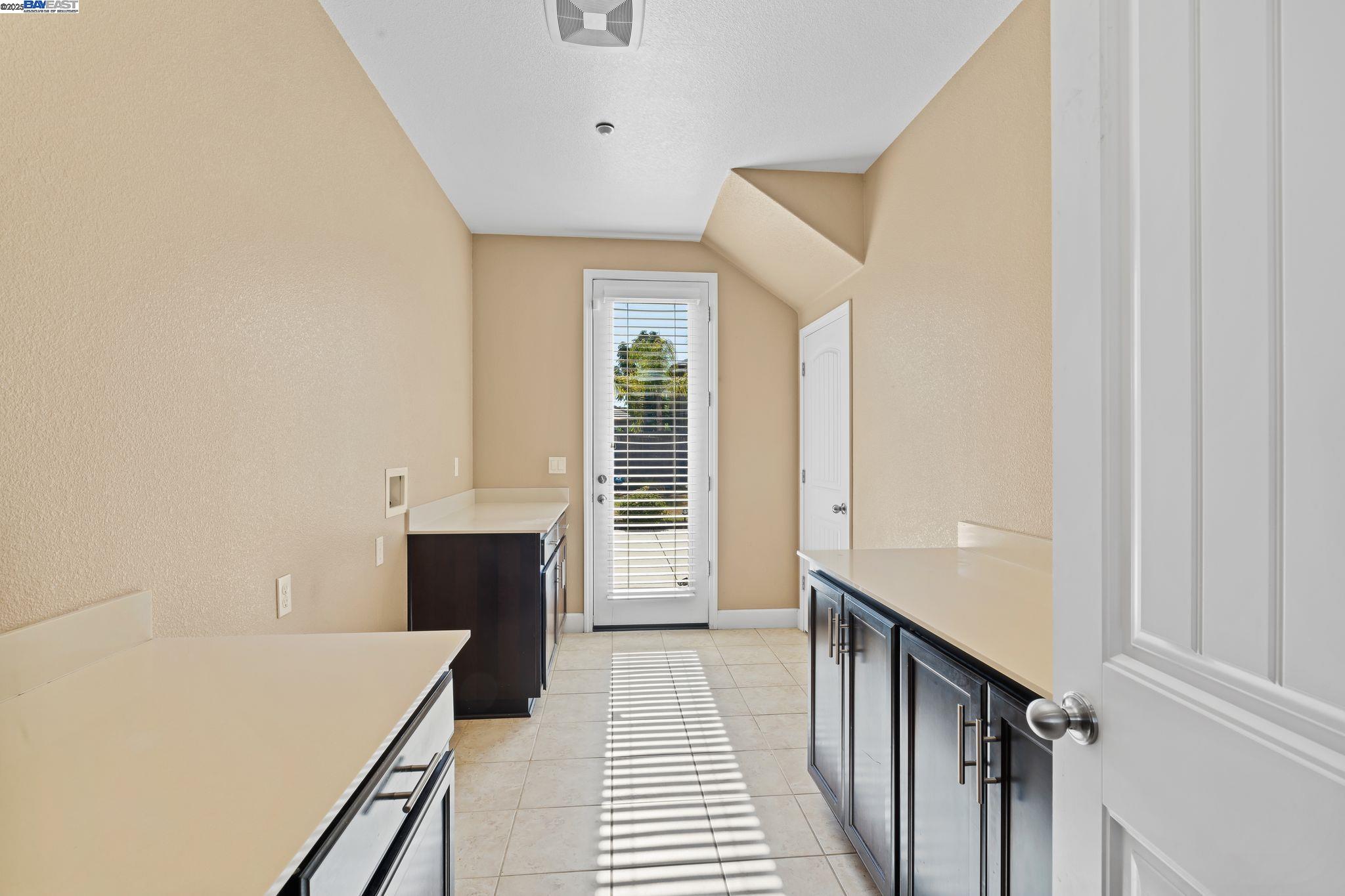 Detail Gallery Image 11 of 27 For 2255 Sugarloaf Ct, Brentwood,  CA 94513 - 6 Beds | 4 Baths