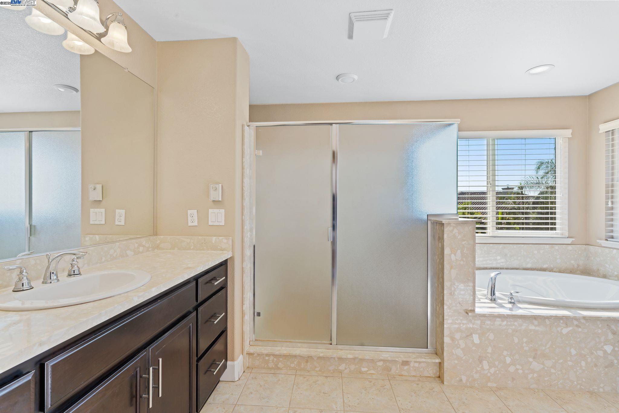 Detail Gallery Image 15 of 27 For 2255 Sugarloaf Ct, Brentwood,  CA 94513 - 6 Beds | 4 Baths