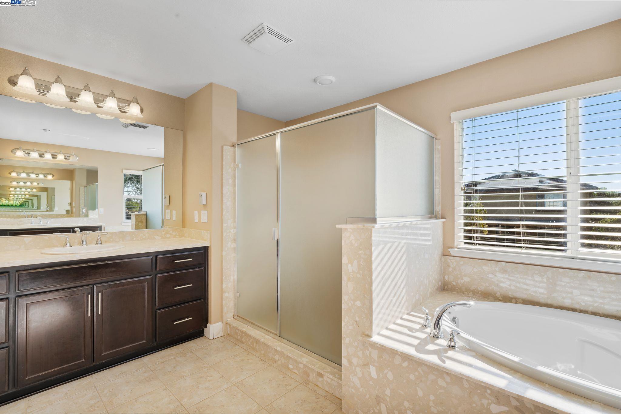 Detail Gallery Image 16 of 27 For 2255 Sugarloaf Ct, Brentwood,  CA 94513 - 6 Beds | 4 Baths