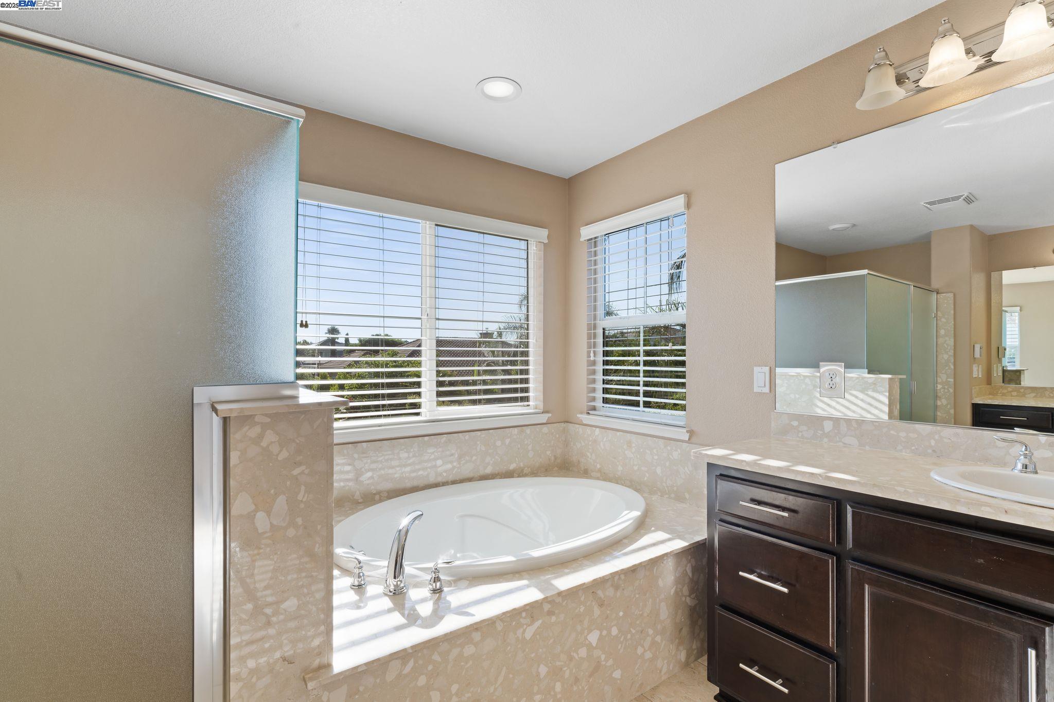 Detail Gallery Image 17 of 27 For 2255 Sugarloaf Ct, Brentwood,  CA 94513 - 6 Beds | 4 Baths
