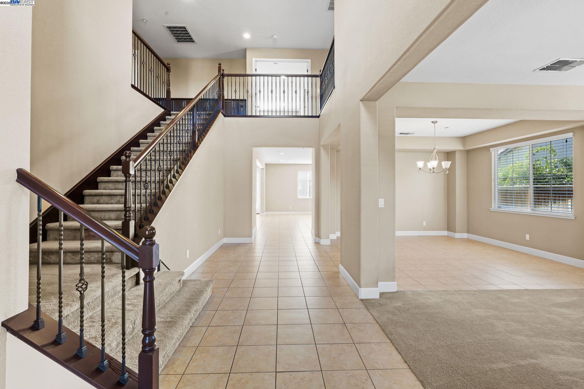 Detail Gallery Image 3 of 27 For 2255 Sugarloaf Ct, Brentwood,  CA 94513 - 6 Beds | 4 Baths