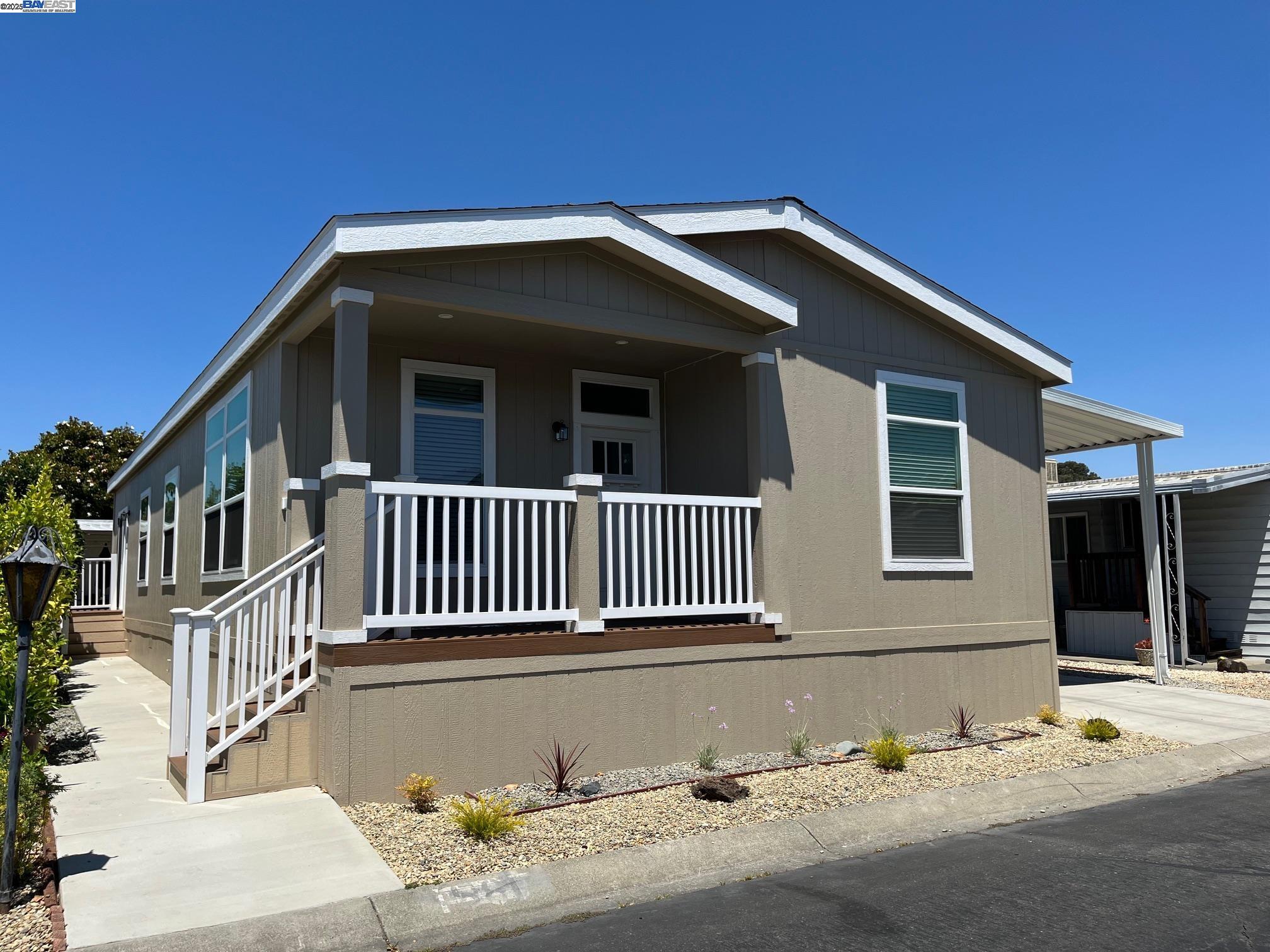 Detail Gallery Image 1 of 24 For 1587 Delemos Ave, Hayward,  CA 94544 - 3 Beds | 2 Baths