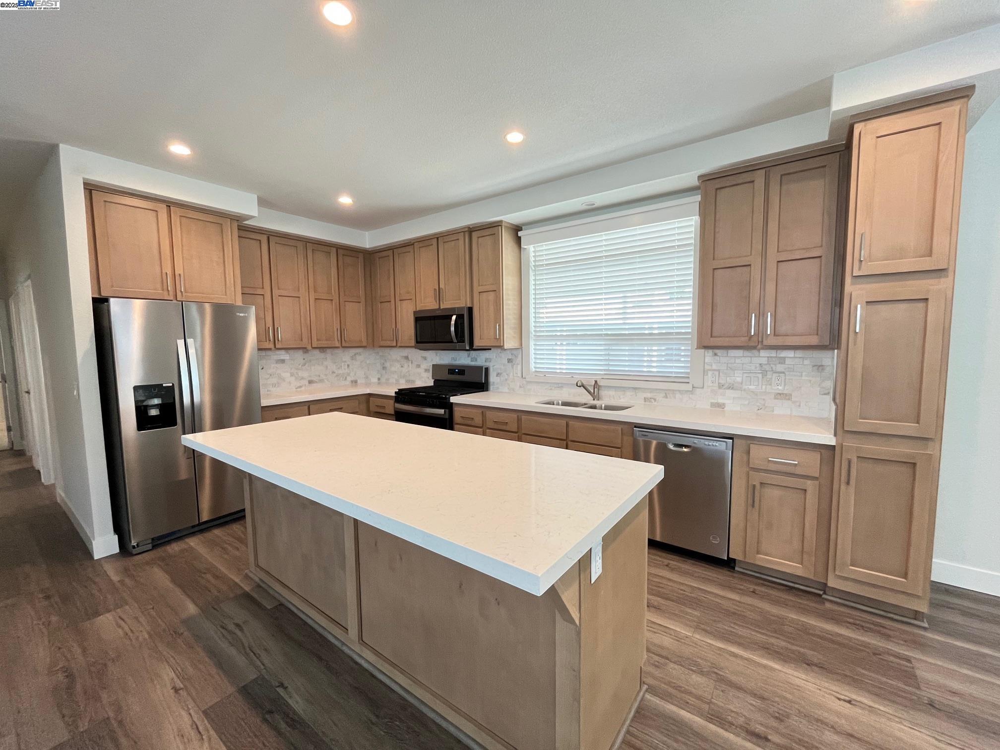 Detail Gallery Image 2 of 23 For 1587 Delemos Ave, Hayward,  CA 94544 - 3 Beds | 2 Baths