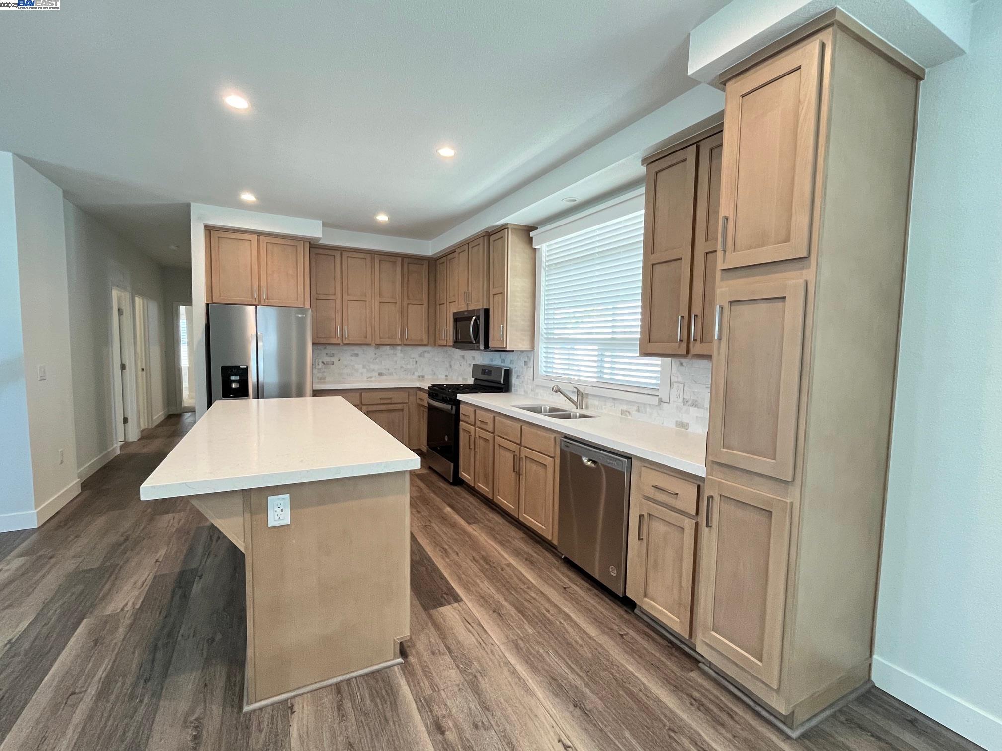 Detail Gallery Image 3 of 24 For 1587 Delemos Ave, Hayward,  CA 94544 - 3 Beds | 2 Baths