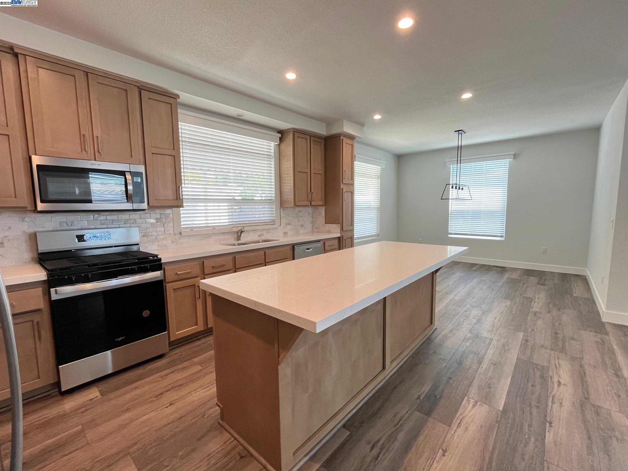 Detail Gallery Image 4 of 24 For 1587 Delemos Ave, Hayward,  CA 94544 - 3 Beds | 2 Baths