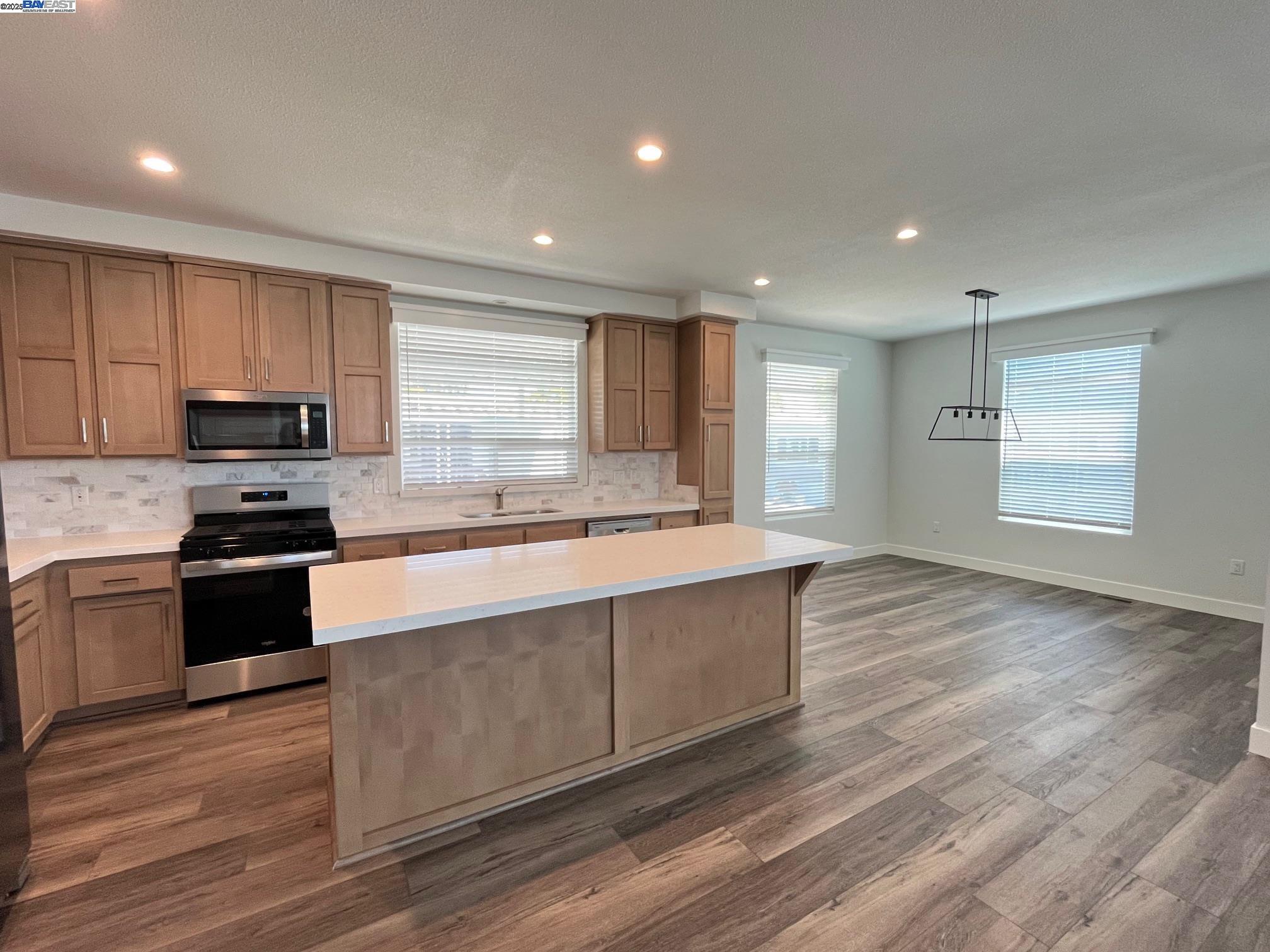 Detail Gallery Image 5 of 23 For 1587 Delemos Ave, Hayward,  CA 94544 - 3 Beds | 2 Baths