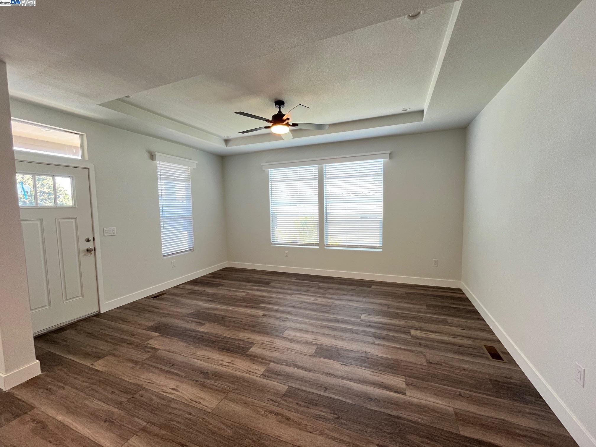 Detail Gallery Image 6 of 24 For 1587 Delemos Ave, Hayward,  CA 94544 - 3 Beds | 2 Baths