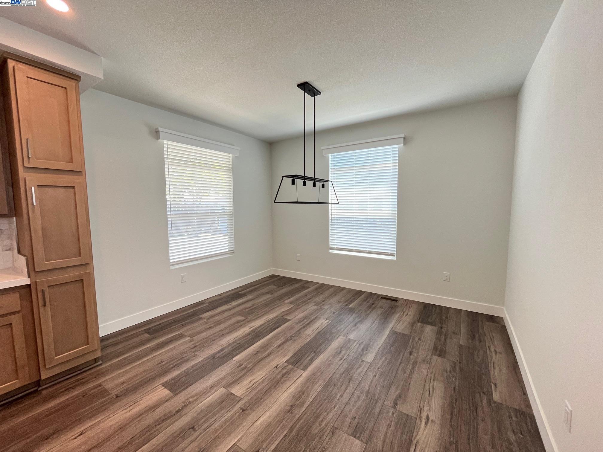 Detail Gallery Image 8 of 23 For 1587 Delemos Ave, Hayward,  CA 94544 - 3 Beds | 2 Baths