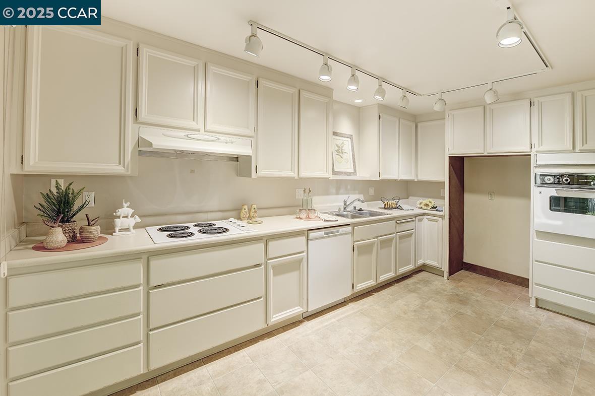 Detail Gallery Image 21 of 45 For 600 Terra California Dr #4,  Walnut Creek,  CA 94595 - 2 Beds | 2 Baths