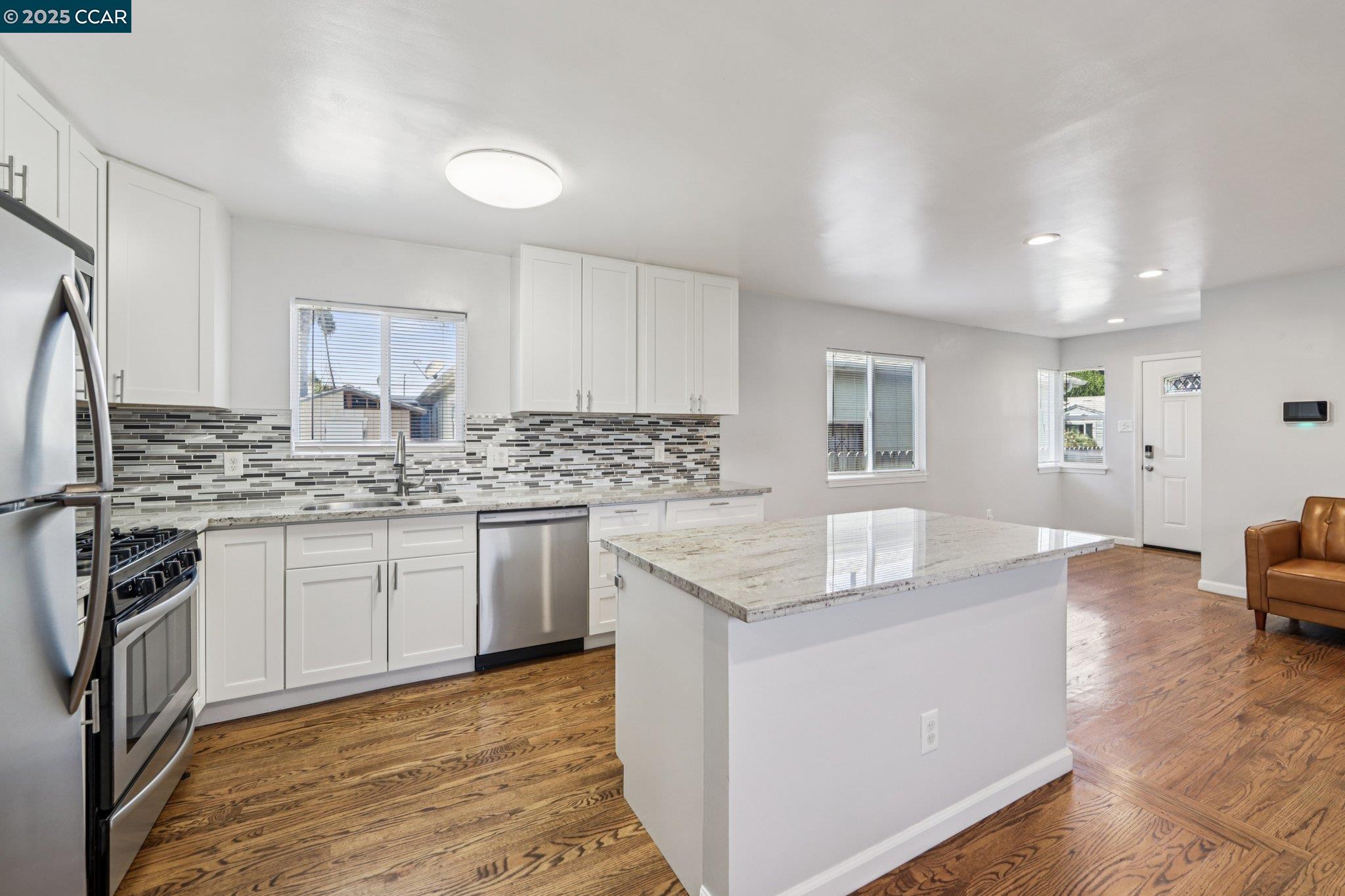Detail Gallery Image 11 of 41 For 2110 Hellings Avenue, Richmond,  CA 94801 - 3 Beds | 2 Baths