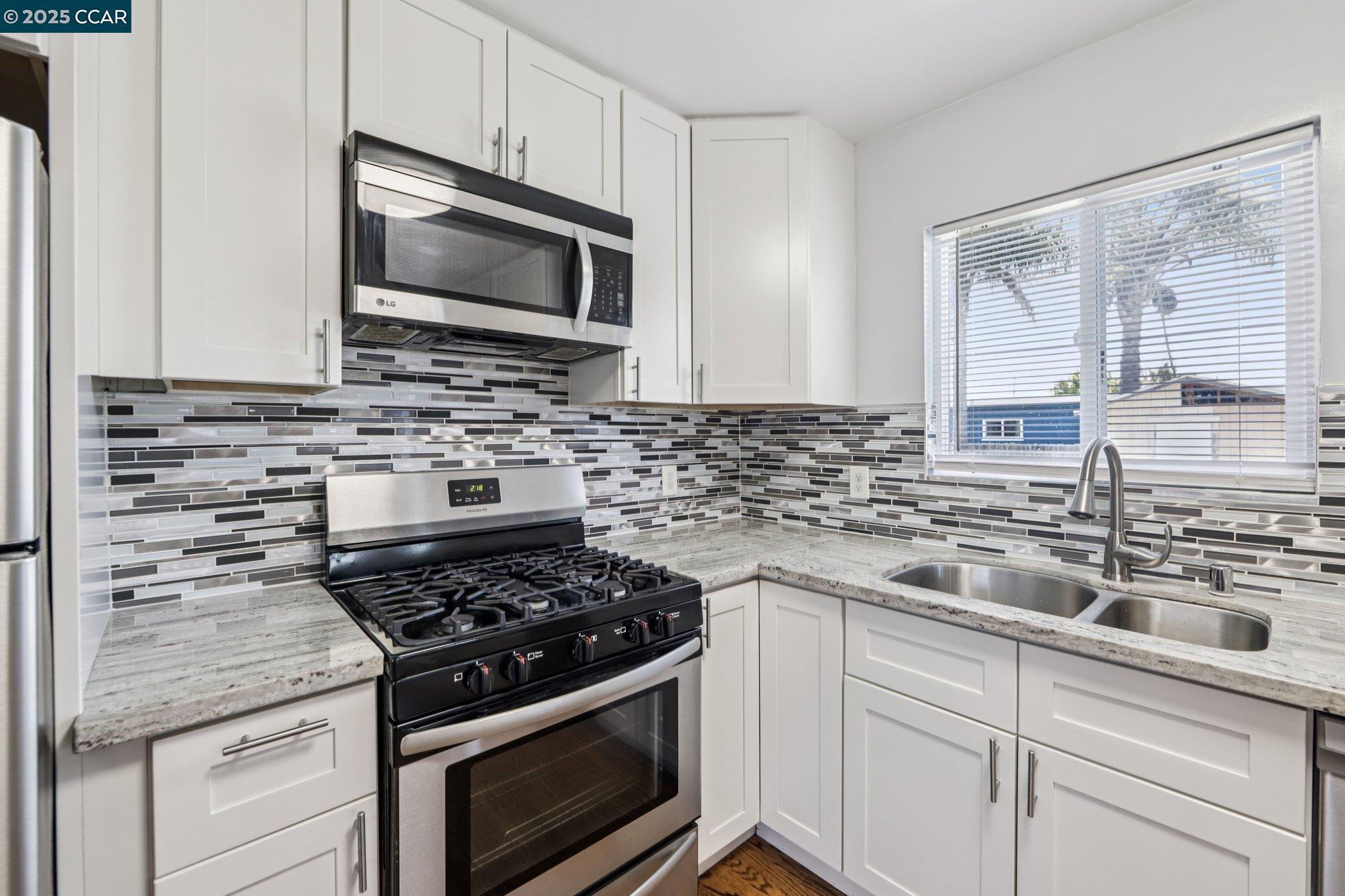 Detail Gallery Image 13 of 41 For 2110 Hellings Avenue, Richmond,  CA 94801 - 3 Beds | 2 Baths