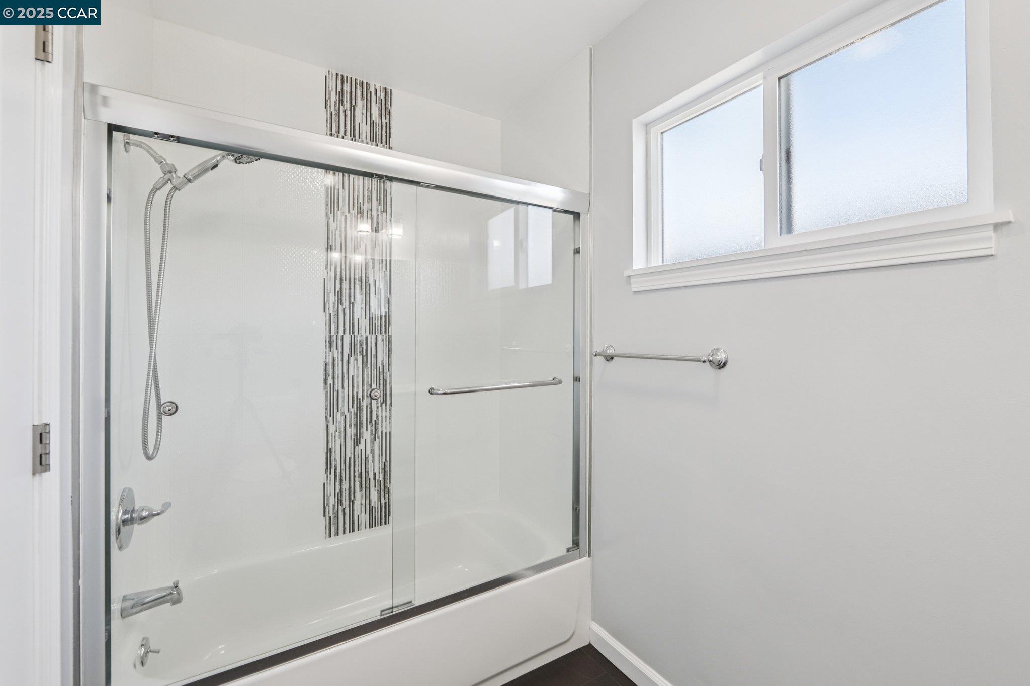 Detail Gallery Image 15 of 41 For 2110 Hellings Avenue, Richmond,  CA 94801 - 3 Beds | 2 Baths