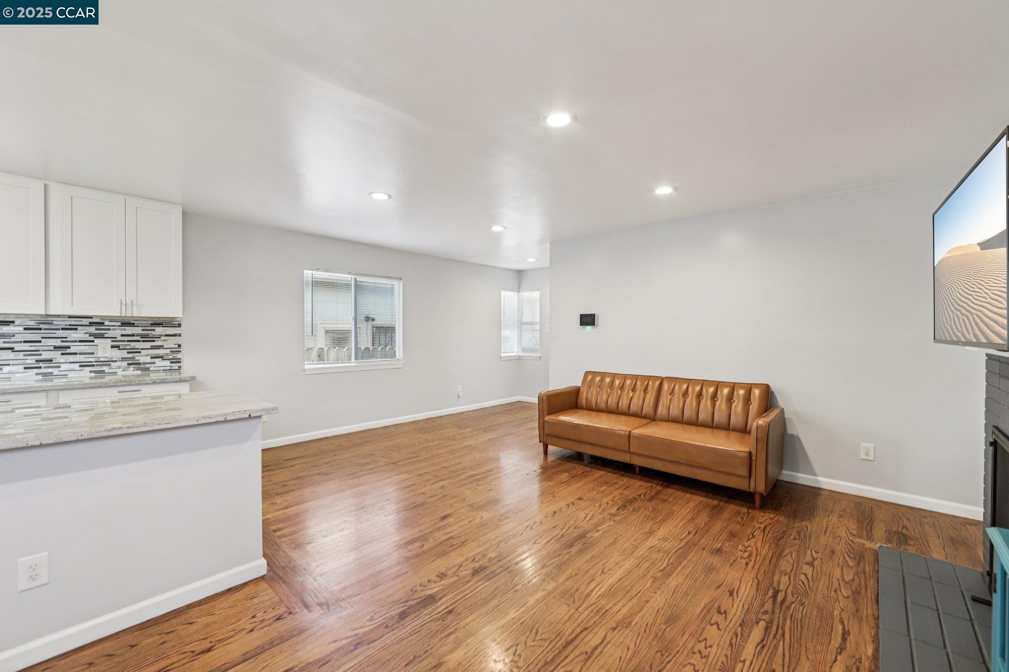 Detail Gallery Image 3 of 41 For 2110 Hellings Avenue, Richmond,  CA 94801 - 3 Beds | 2 Baths