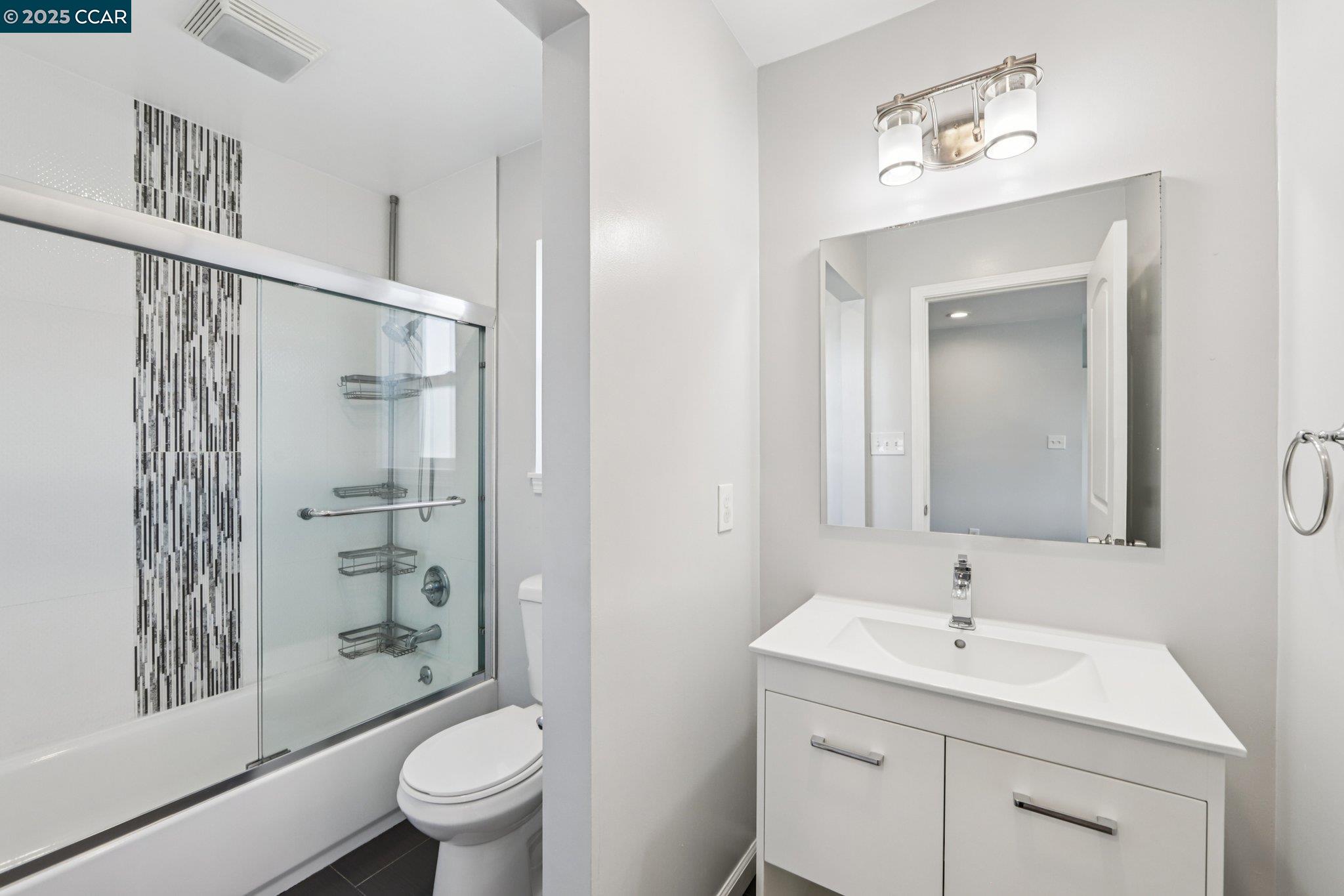 Detail Gallery Image 23 of 41 For 2110 Hellings Avenue, Richmond,  CA 94801 - 3 Beds | 2 Baths