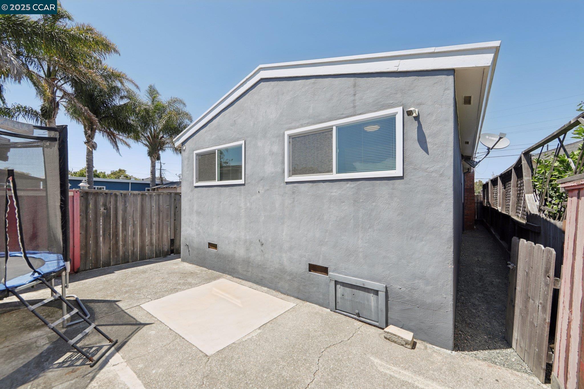 Detail Gallery Image 24 of 41 For 2110 Hellings Avenue, Richmond,  CA 94801 - 3 Beds | 2 Baths