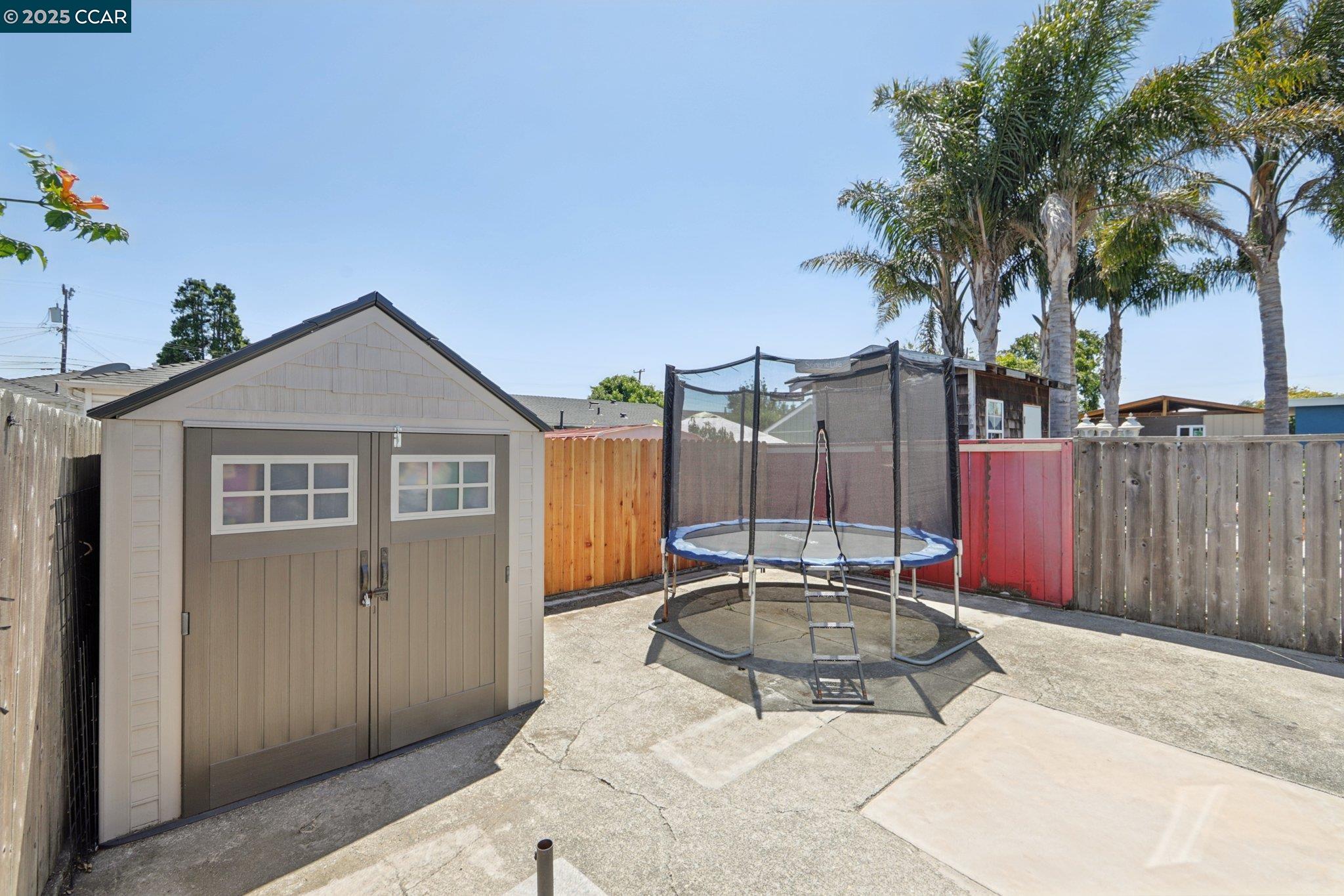 Detail Gallery Image 25 of 41 For 2110 Hellings Avenue, Richmond,  CA 94801 - 3 Beds | 2 Baths